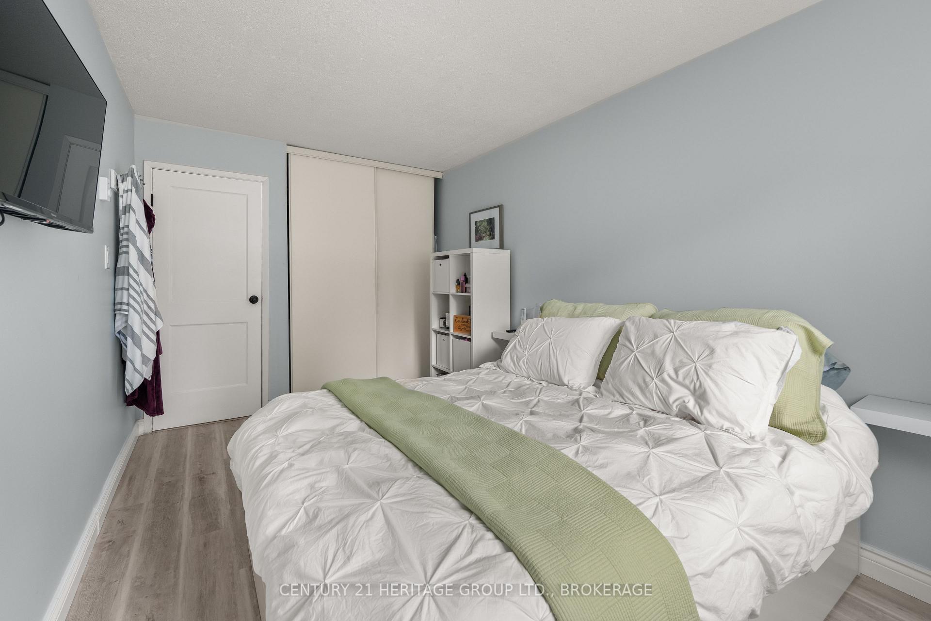 Photo 23 of Unit 114, 573 Armstrong Road E, Kingston, West of Sir John A. Blvd — HOMEH