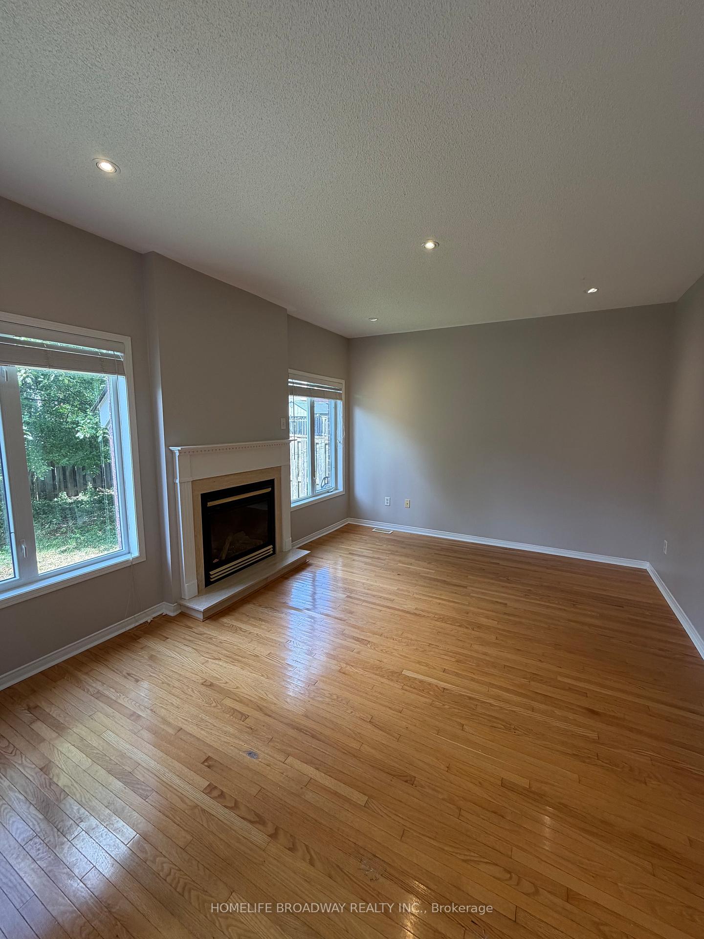Photo 3 of 36 Elmrill Road, Markham, Berczy — HOMEH