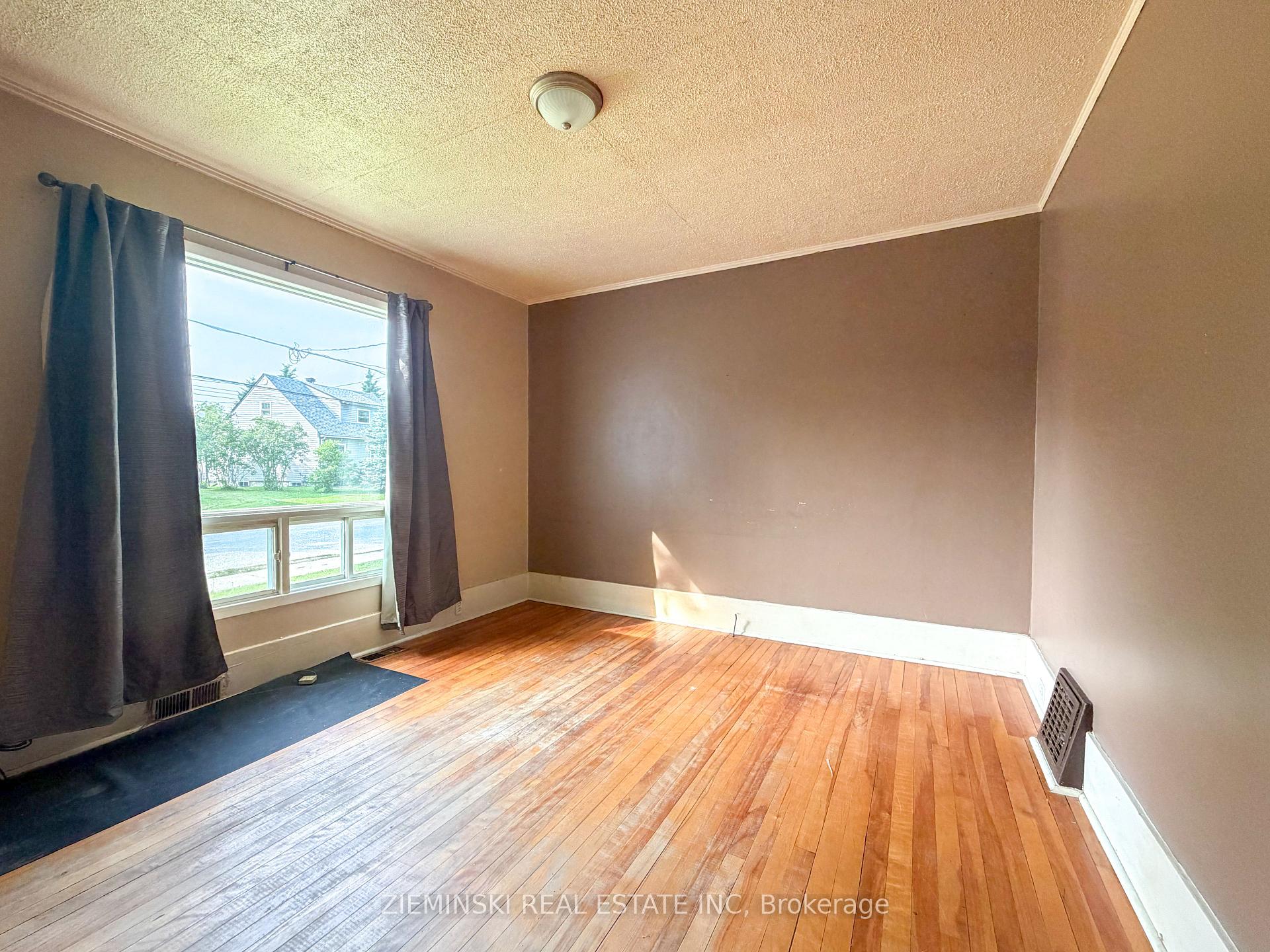 Photo 6 of 33 Fifth Street, Smooth Rock Falls, SRF — HOMEH