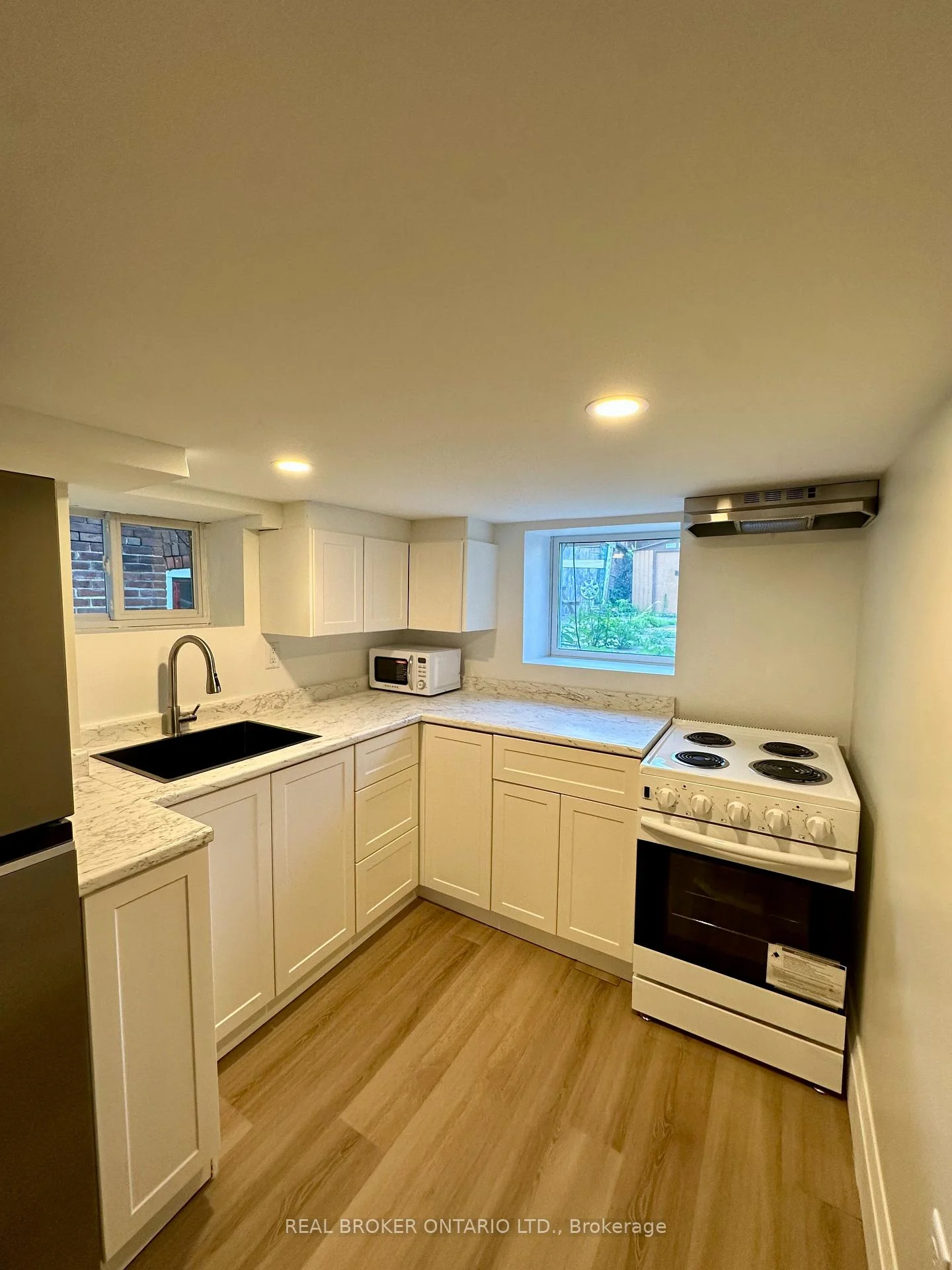 Photo 23 of Unit 3, 659 Vaughan Road, Toronto, Oakwood Village — HOMEH