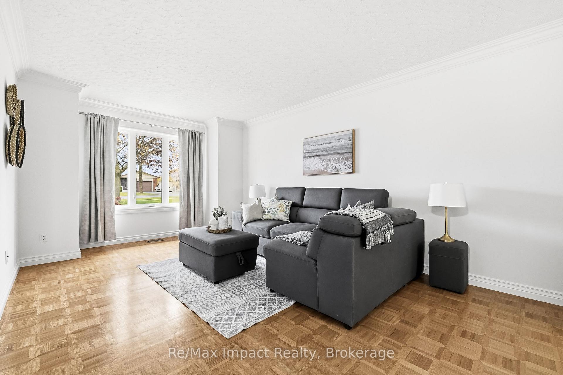 Photo 2 of 293 Blue Heron Drive, Oshawa, Eastdale — HOMEH