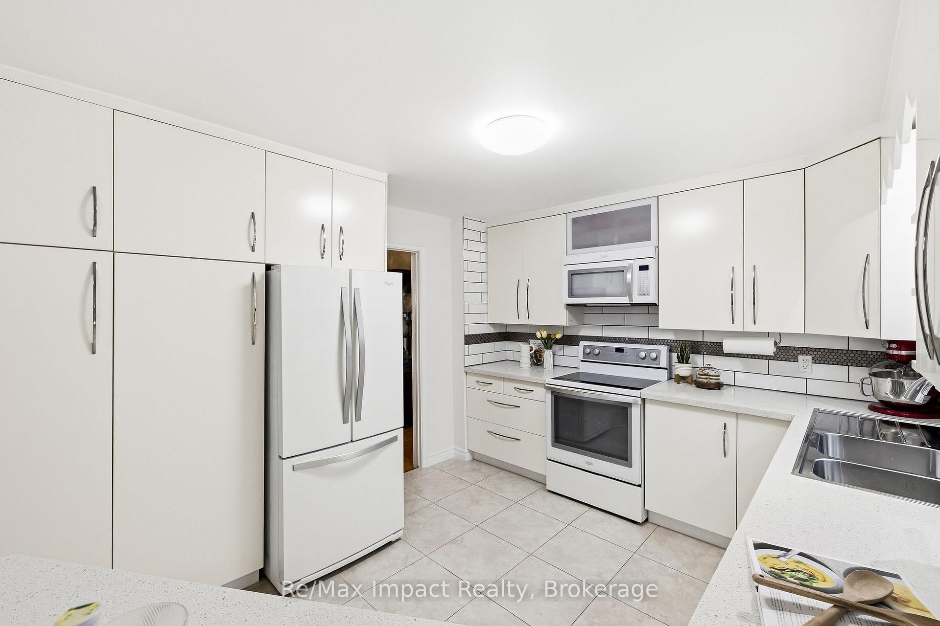 Photo 5 of 293 Blue Heron Drive, Oshawa, Eastdale — HOMEH