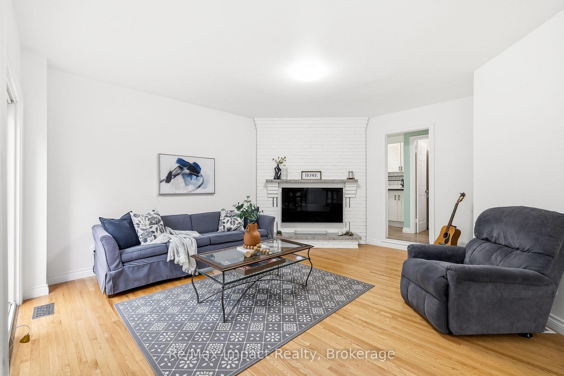 Photo 9 of 293 Blue Heron Drive, Oshawa, Eastdale — HOMEH