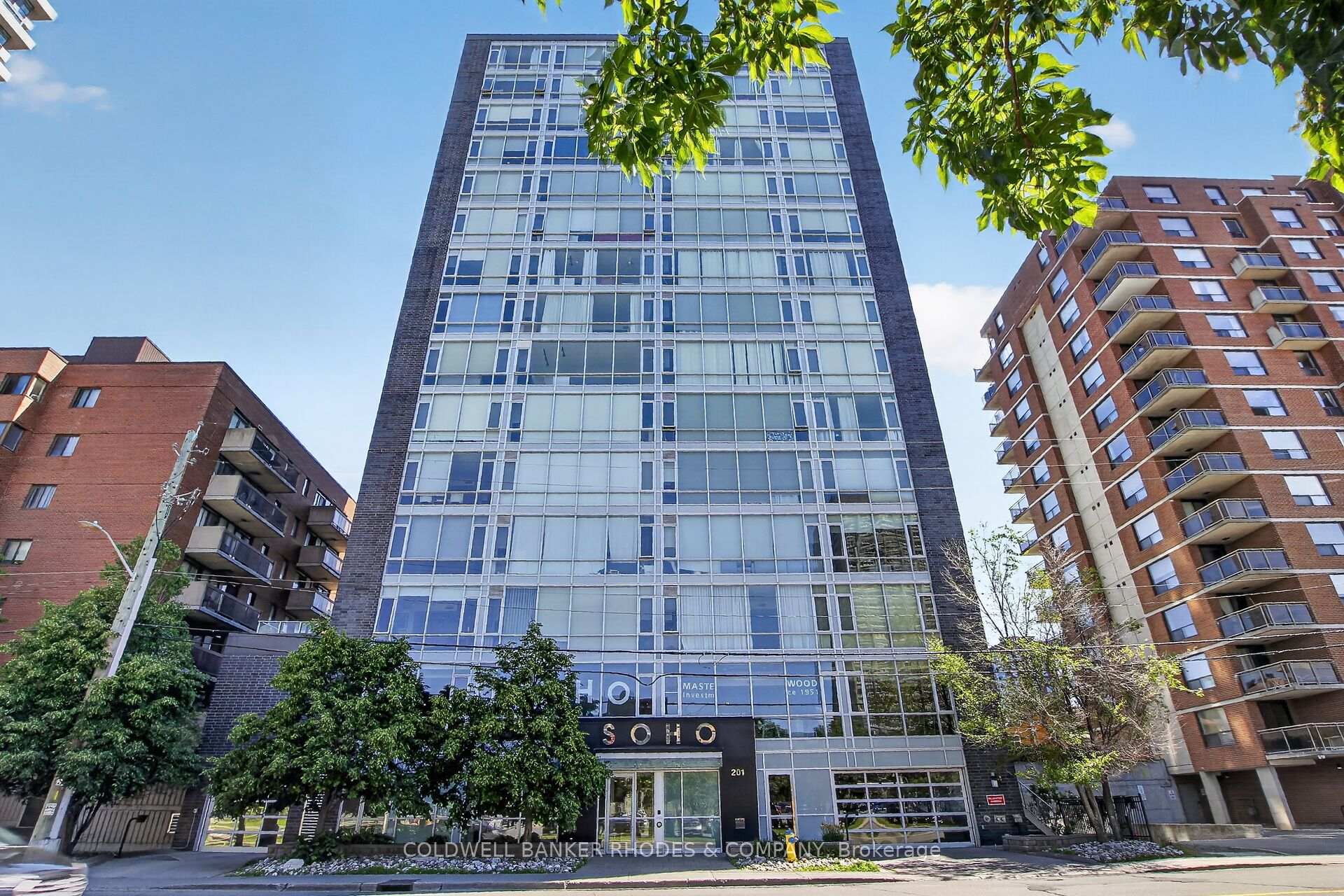 Front of Unit 905, 201 Parkdale Avenue N