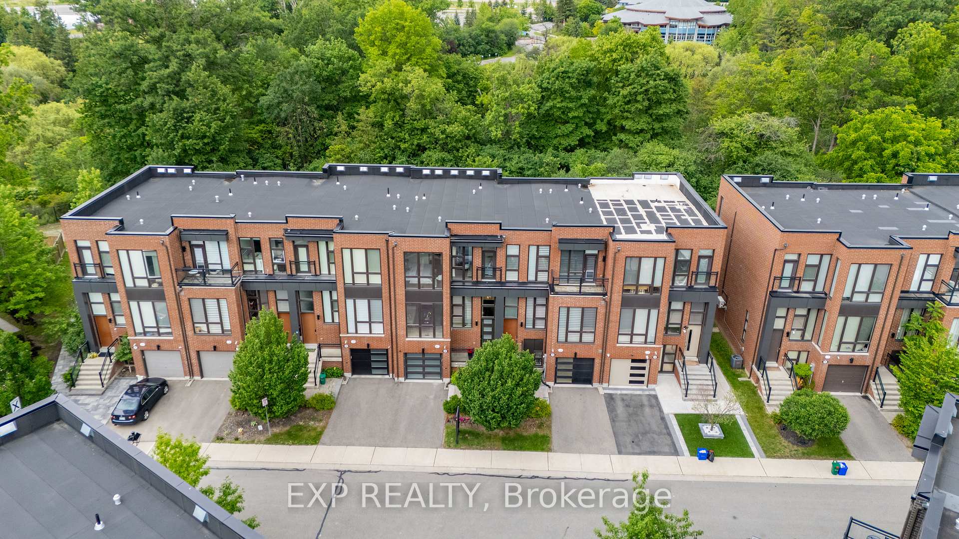 Photo 3 of 20 Crestridge Drive, Vaughan, Patterson — HOMEH