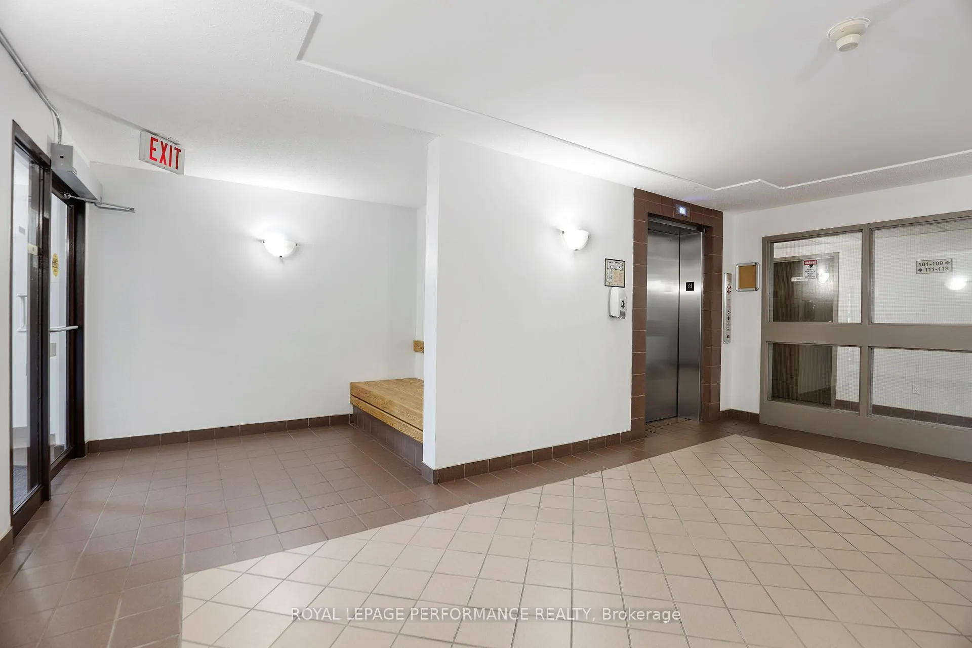 Photo 3 of Unit 412, 280 Brittany Drive, Ottawa, Viscount Alexander Park — HOMEH