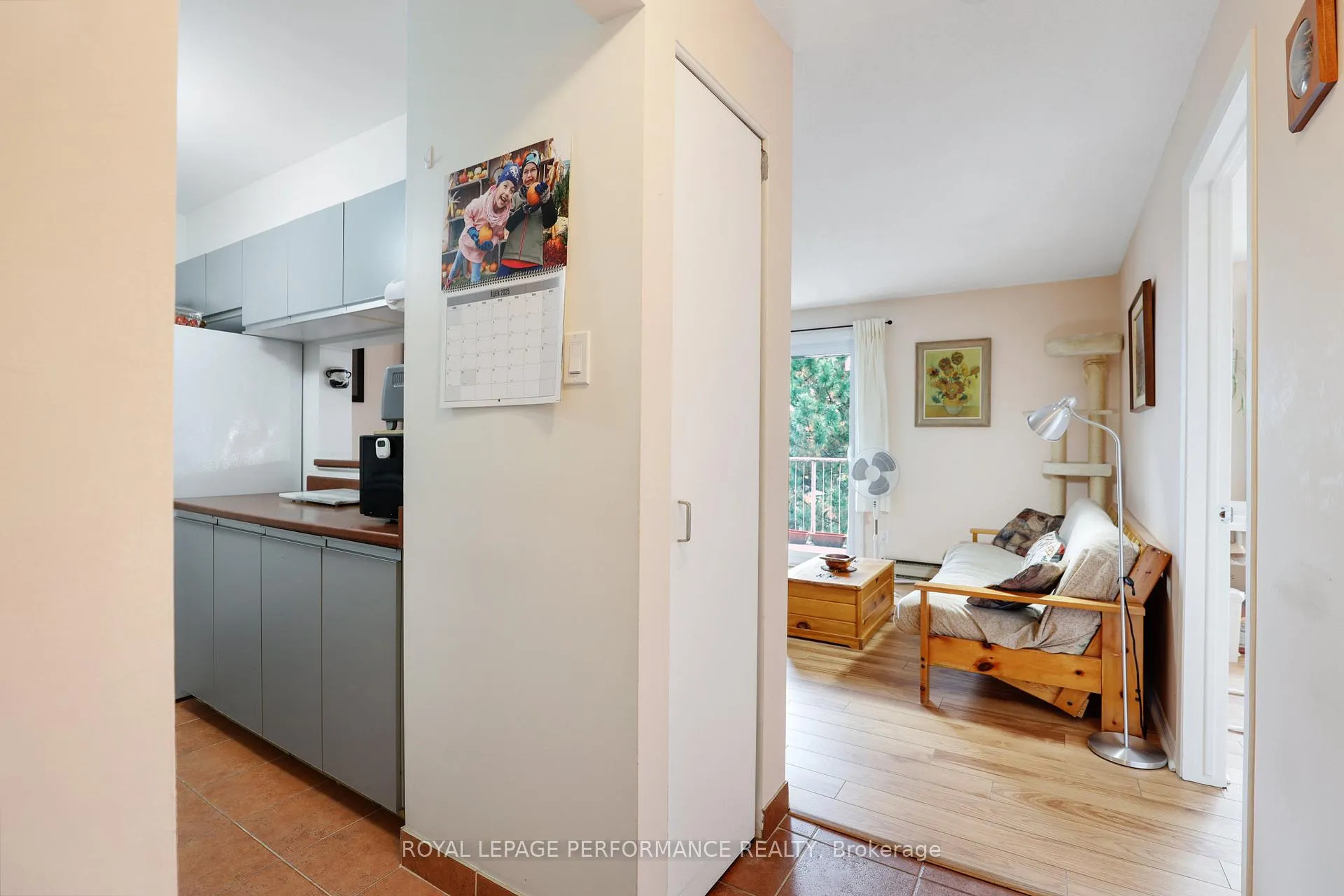 Photo 8 of Unit 412, 280 Brittany Drive, Ottawa, Viscount Alexander Park — HOMEH