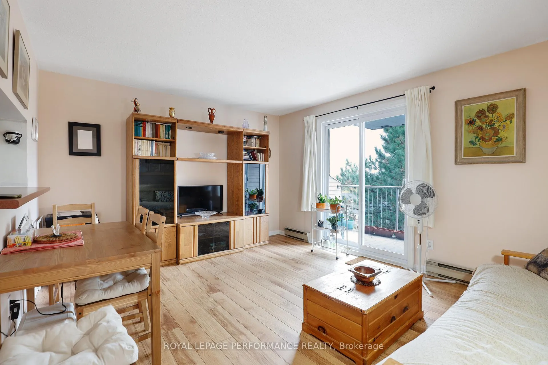 Photo 13 of Unit 412, 280 Brittany Drive, Ottawa, Viscount Alexander Park — HOMEH