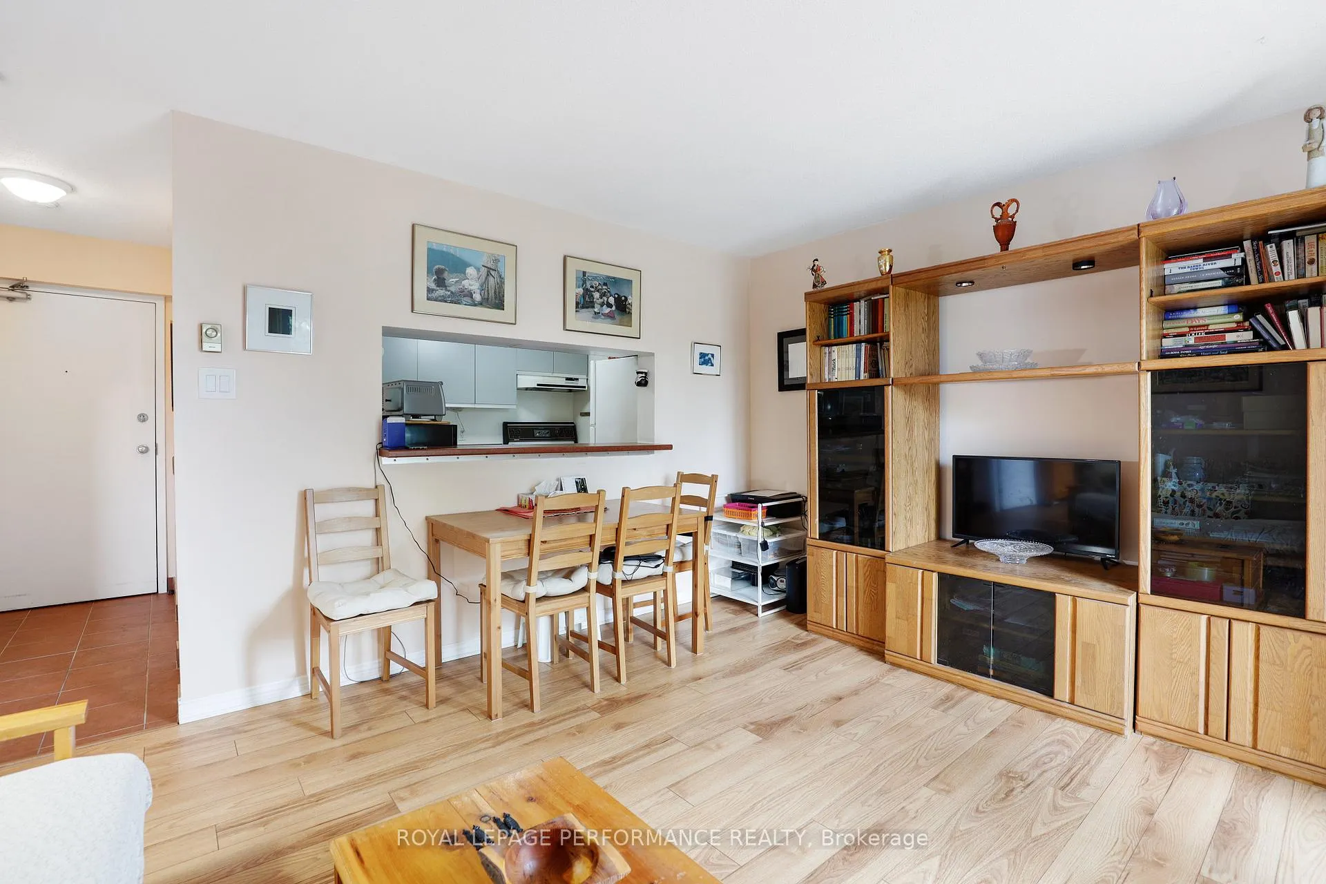 Photo 17 of Unit 412, 280 Brittany Drive, Ottawa, Viscount Alexander Park — HOMEH