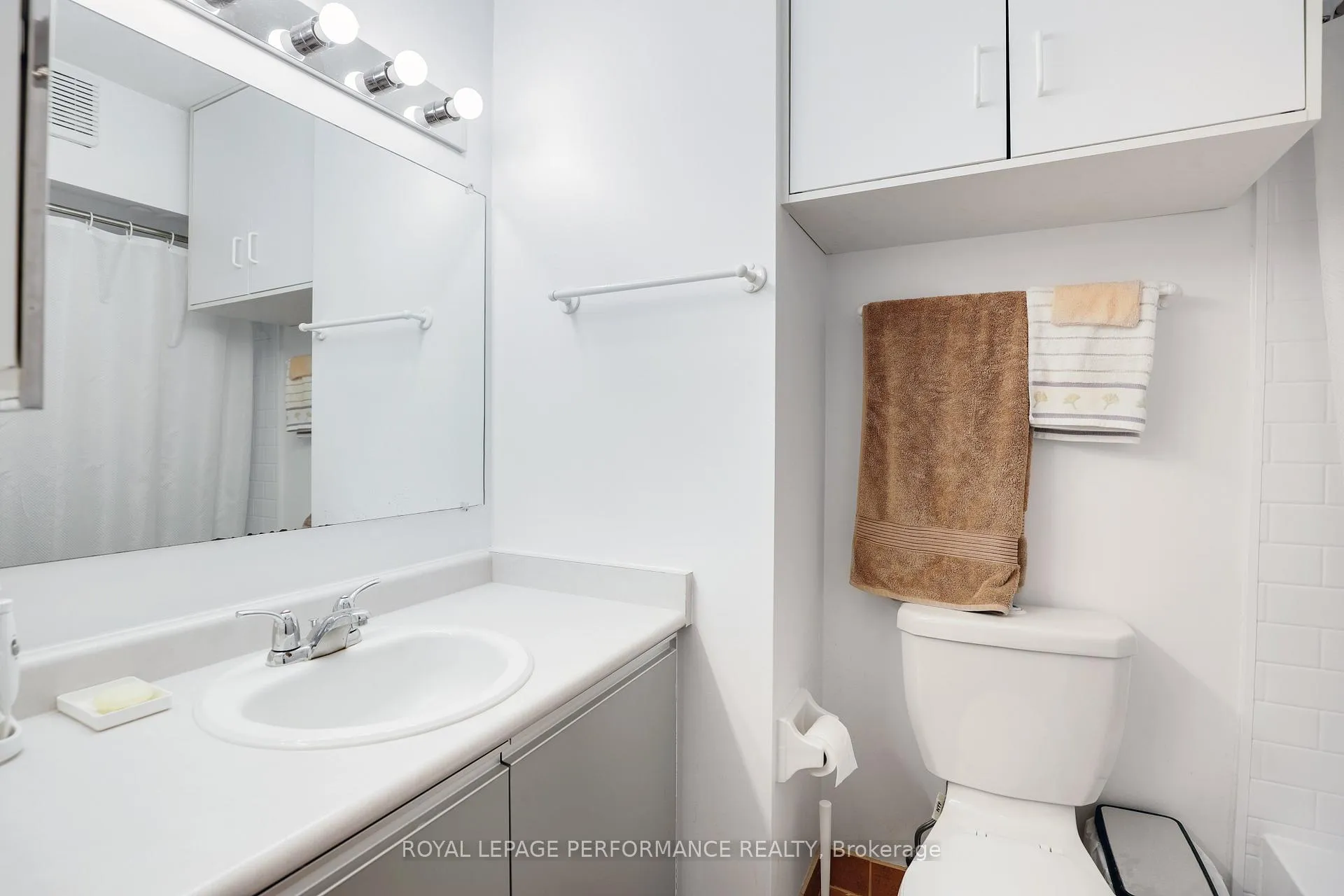 Photo 20 of Unit 412, 280 Brittany Drive, Ottawa, Viscount Alexander Park — HOMEH