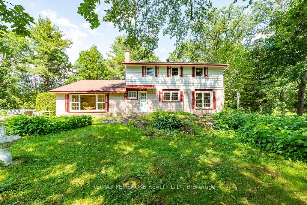 Photo 4 of 775 Pinegrove Crescent, Petawawa, Petawawa — HOMEH