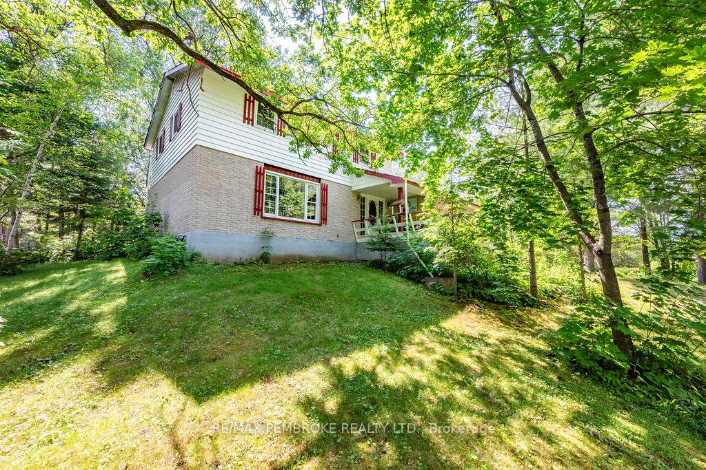 Photo 5 of 775 Pinegrove Crescent, Petawawa, Petawawa — HOMEH
