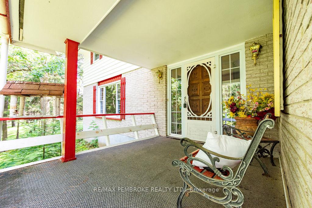 Photo 6 of 775 Pinegrove Crescent, Petawawa, Petawawa — HOMEH