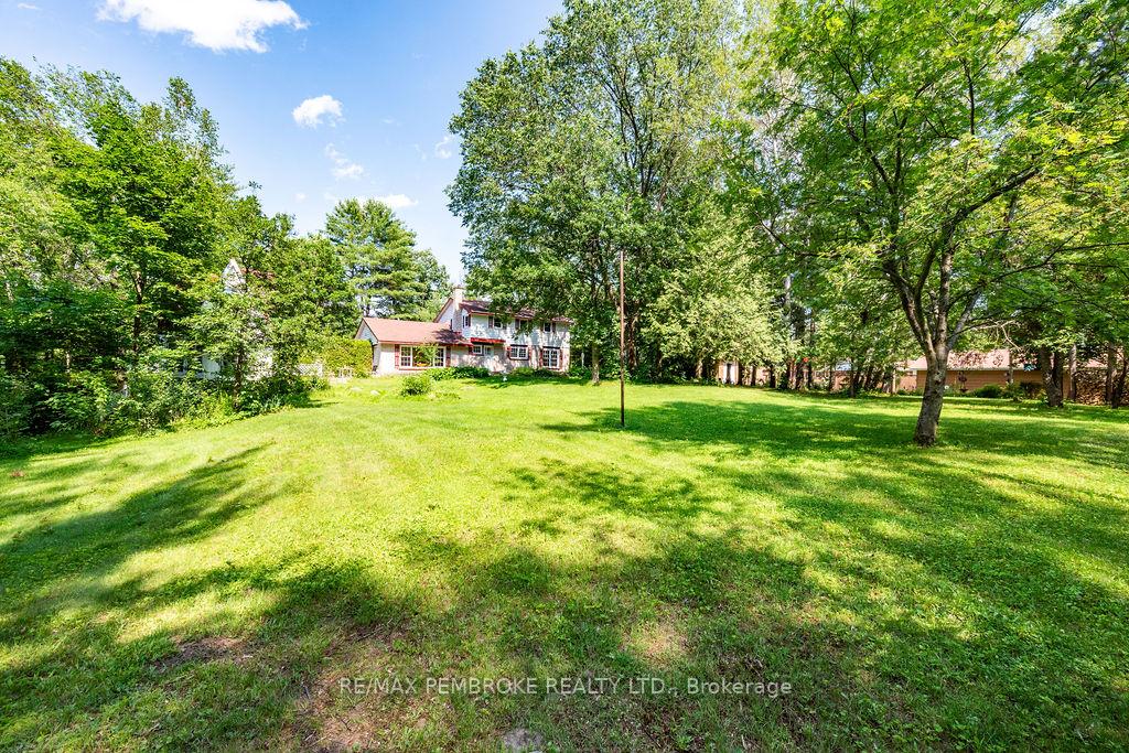 Photo 9 of 775 Pinegrove Crescent, Petawawa, Petawawa — HOMEH