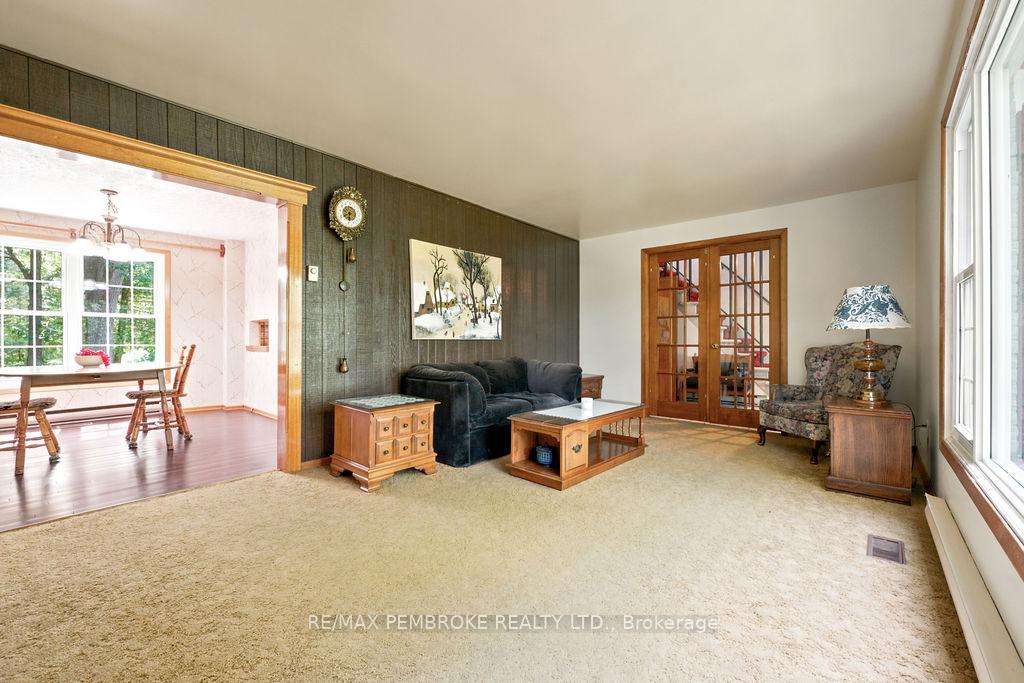 Photo 11 of 775 Pinegrove Crescent, Petawawa, Petawawa — HOMEH