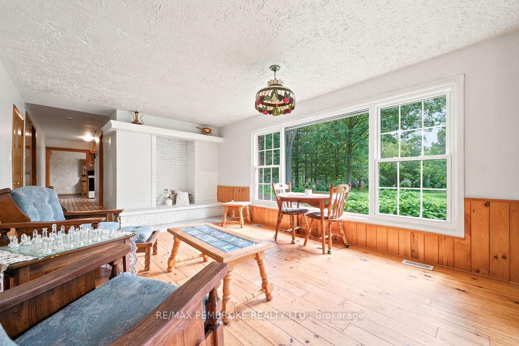 Photo 13 of 775 Pinegrove Crescent, Petawawa, Petawawa — HOMEH