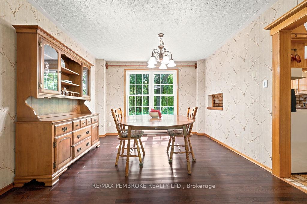 Photo 14 of 775 Pinegrove Crescent, Petawawa, Petawawa — HOMEH