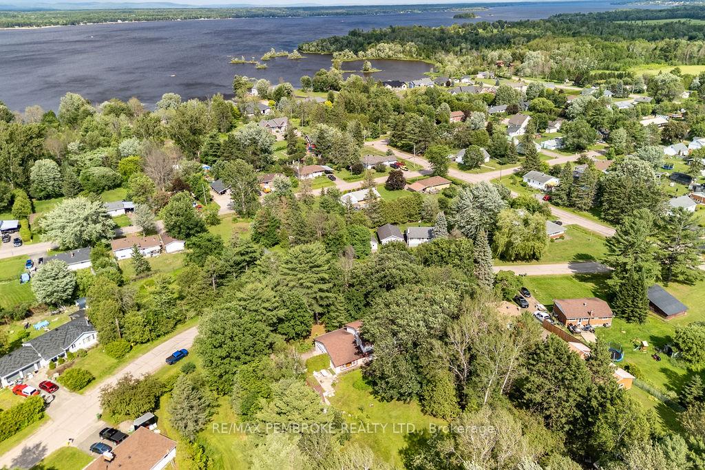 Photo 37 of 775 Pinegrove Crescent, Petawawa, Petawawa — HOMEH