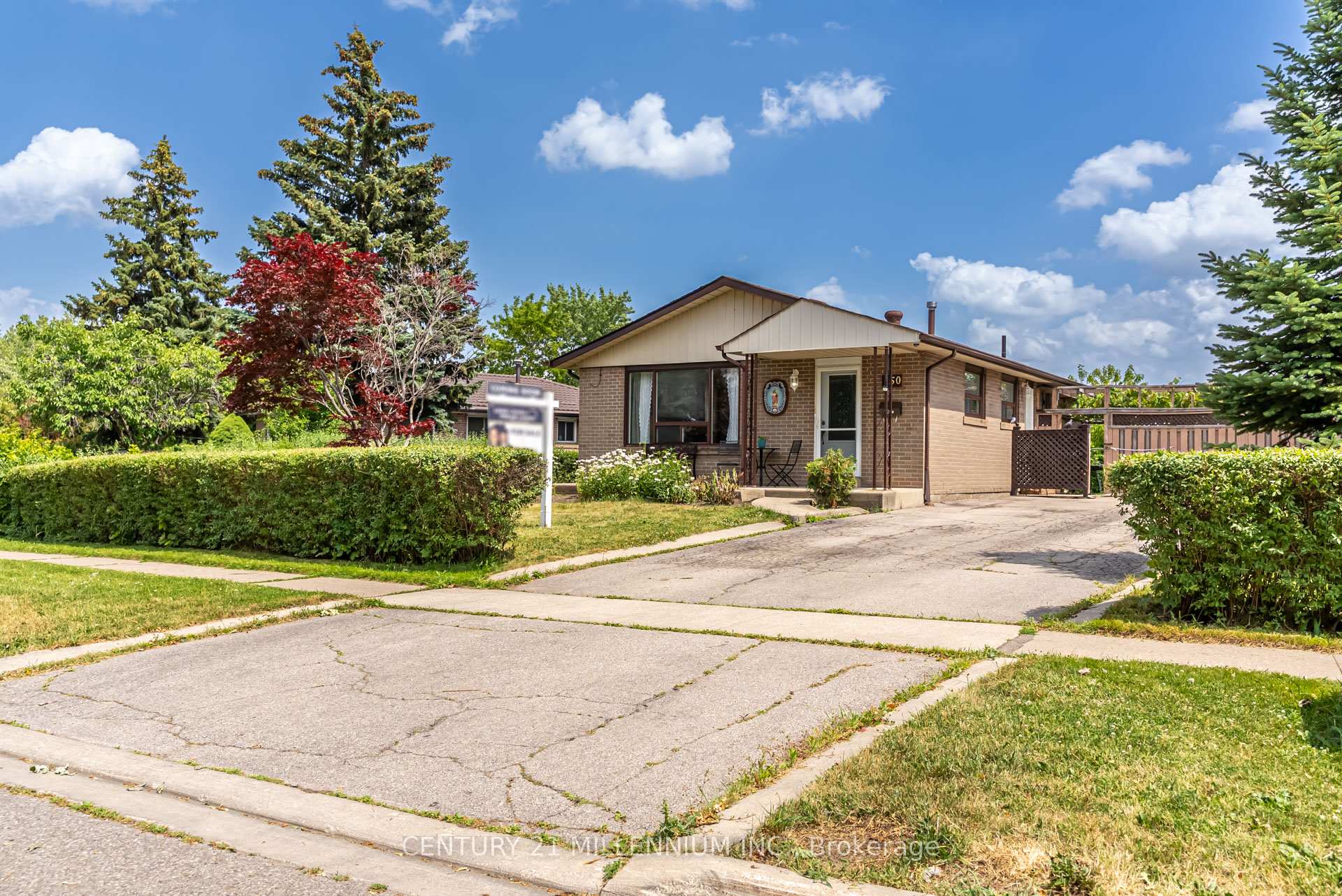 Photo 2 of 150 Folkstone Crescent, Brampton, Central Park — HOMEH
