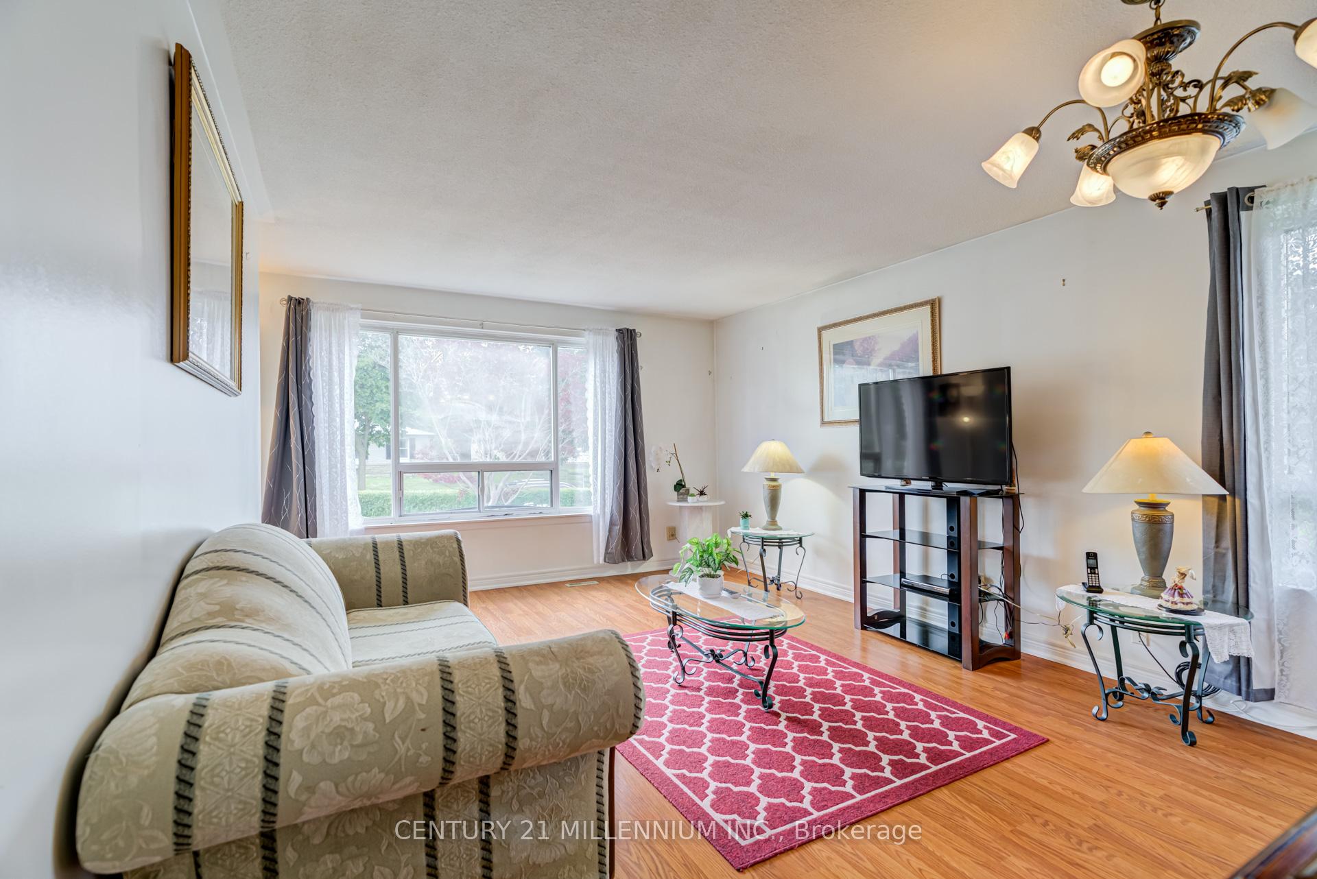 Photo 4 of 150 Folkstone Crescent, Brampton, Central Park — HOMEH
