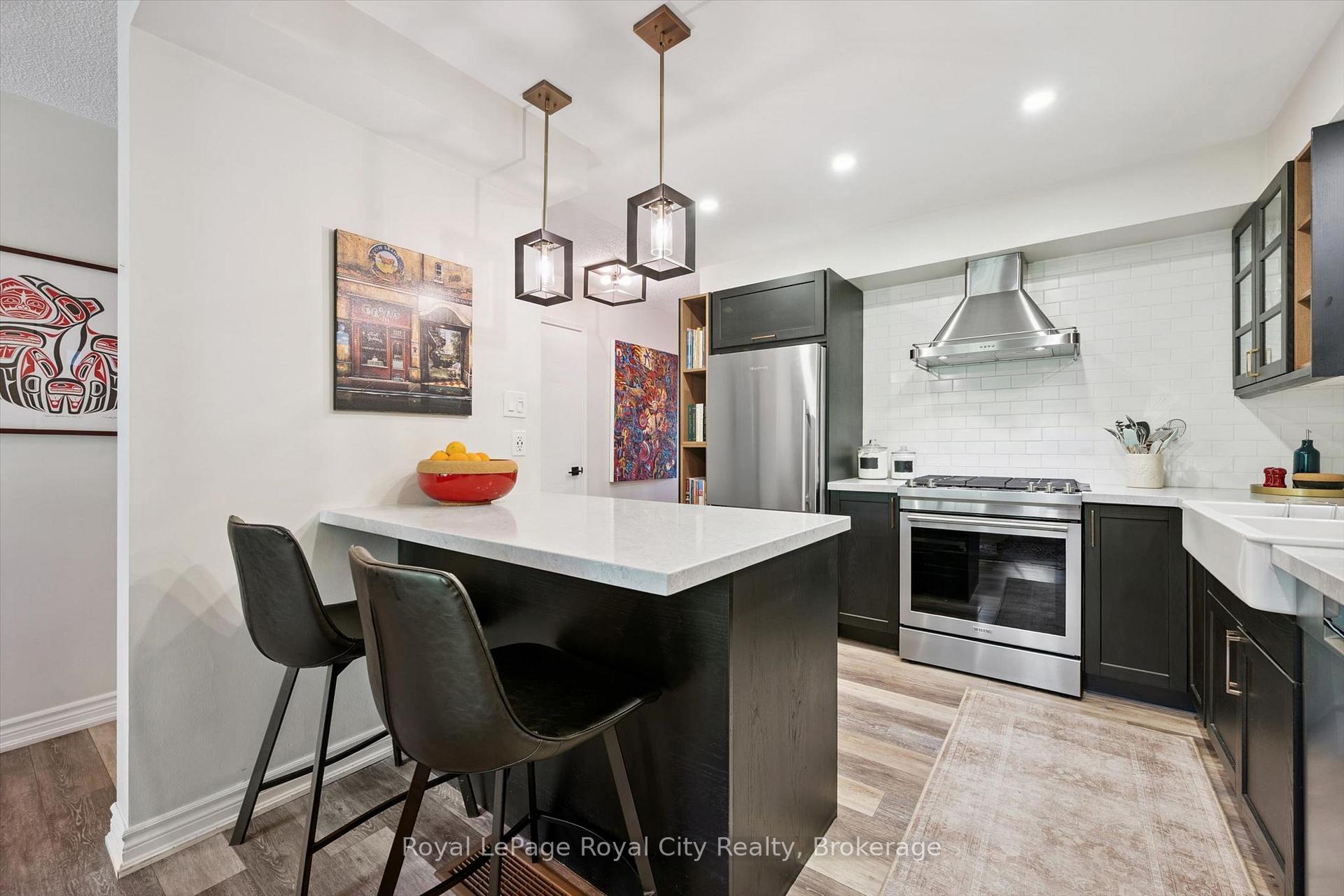 Photo 11 of Unit #12, 124 Gosling Gardens, Guelph, Clairfields/Hanlon Business Park — HOMEH