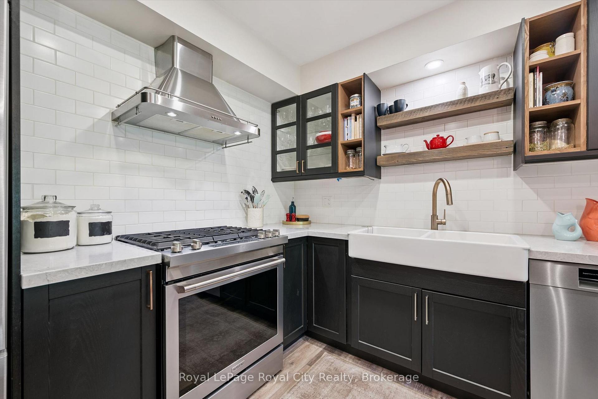 Photo 12 of Unit #12, 124 Gosling Gardens, Guelph, Clairfields/Hanlon Business Park — HOMEH