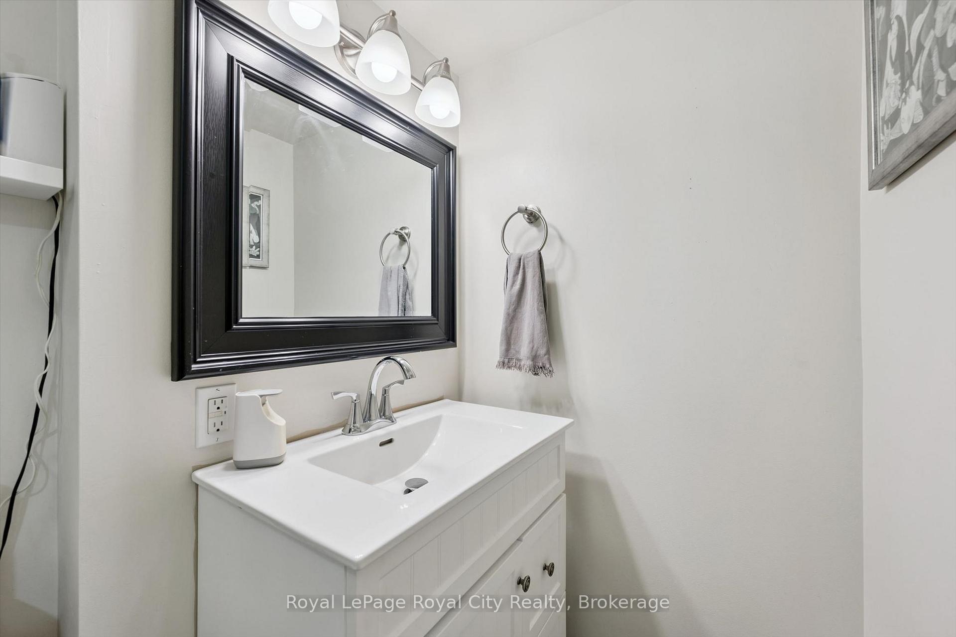 Photo 27 of Unit #12, 124 Gosling Gardens, Guelph, Clairfields/Hanlon Business Park — HOMEH