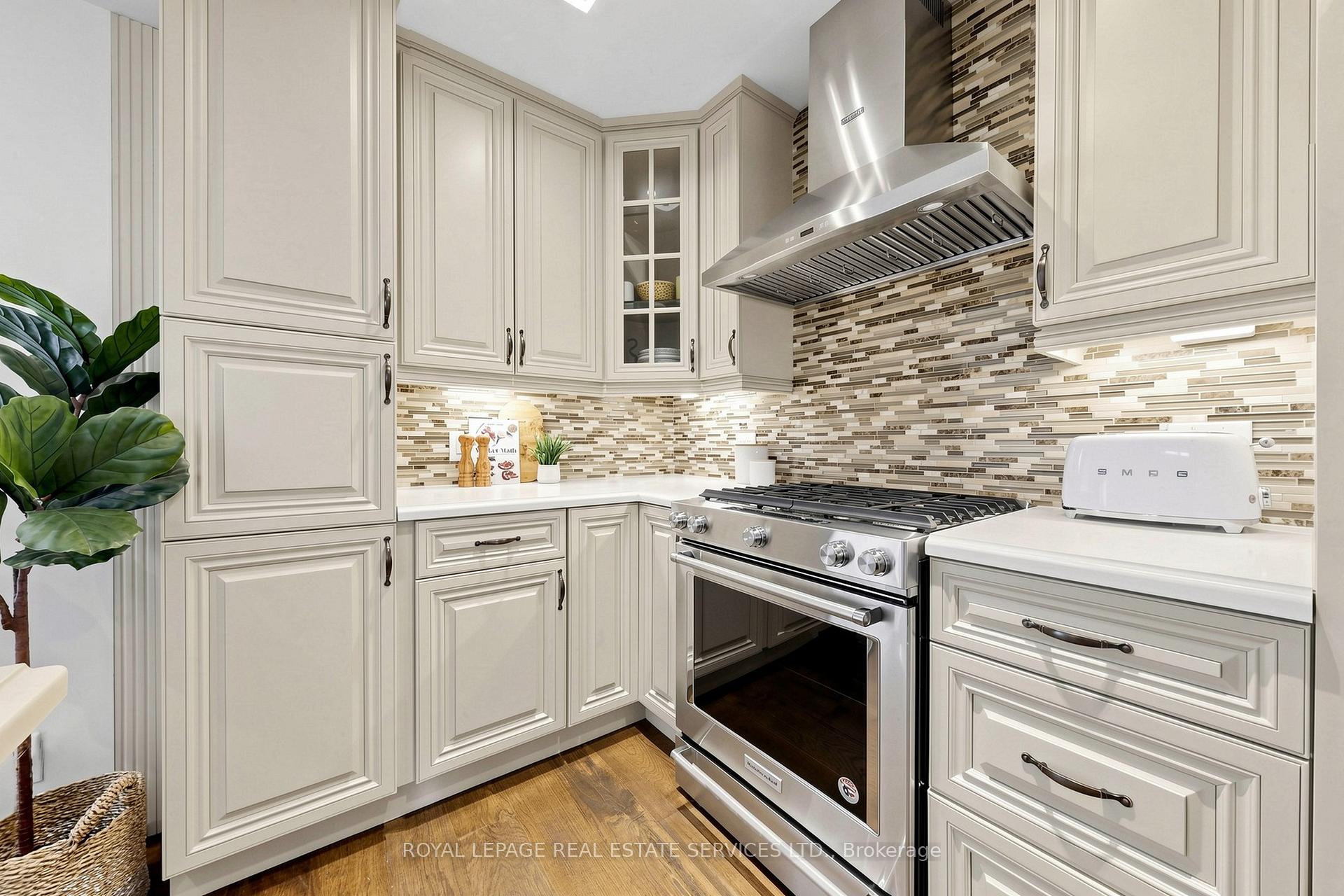 Photo 13 of 329 Nairn Avenue, Toronto, Caledonia-Fairbank — HOMEH