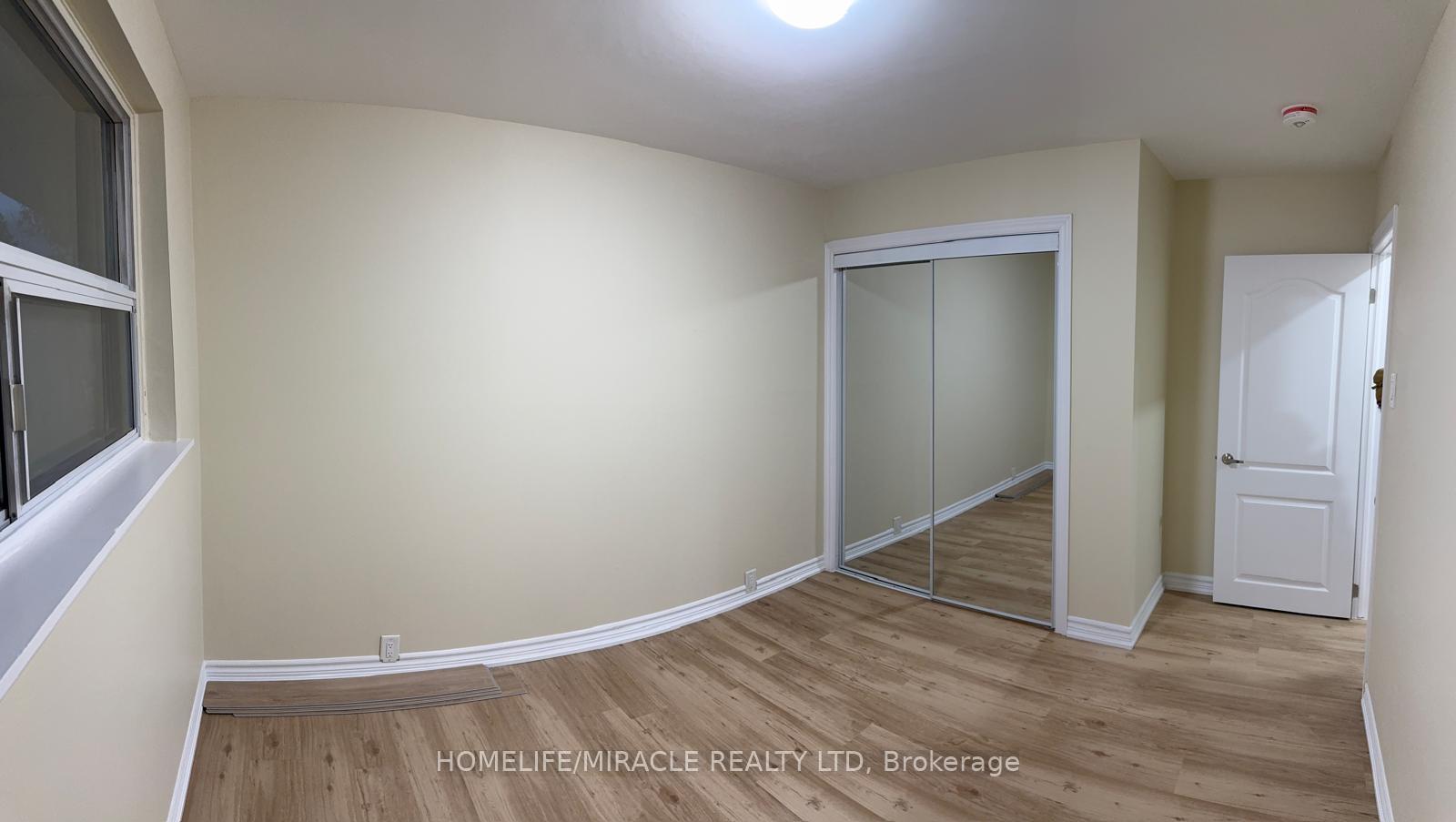Photo 3 of 28 Alexandria Crescent, Brampton, Avondale — HOMEH