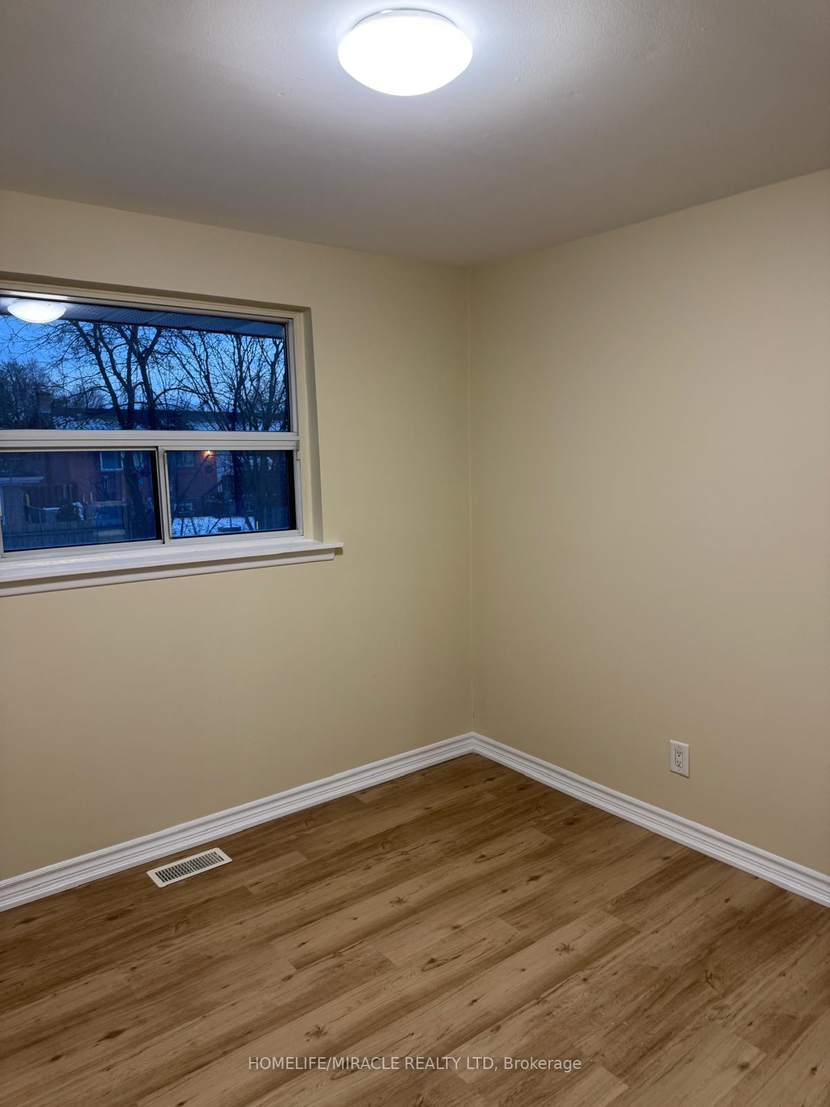 Photo 5 of 28 Alexandria Crescent, Brampton, Avondale — HOMEH