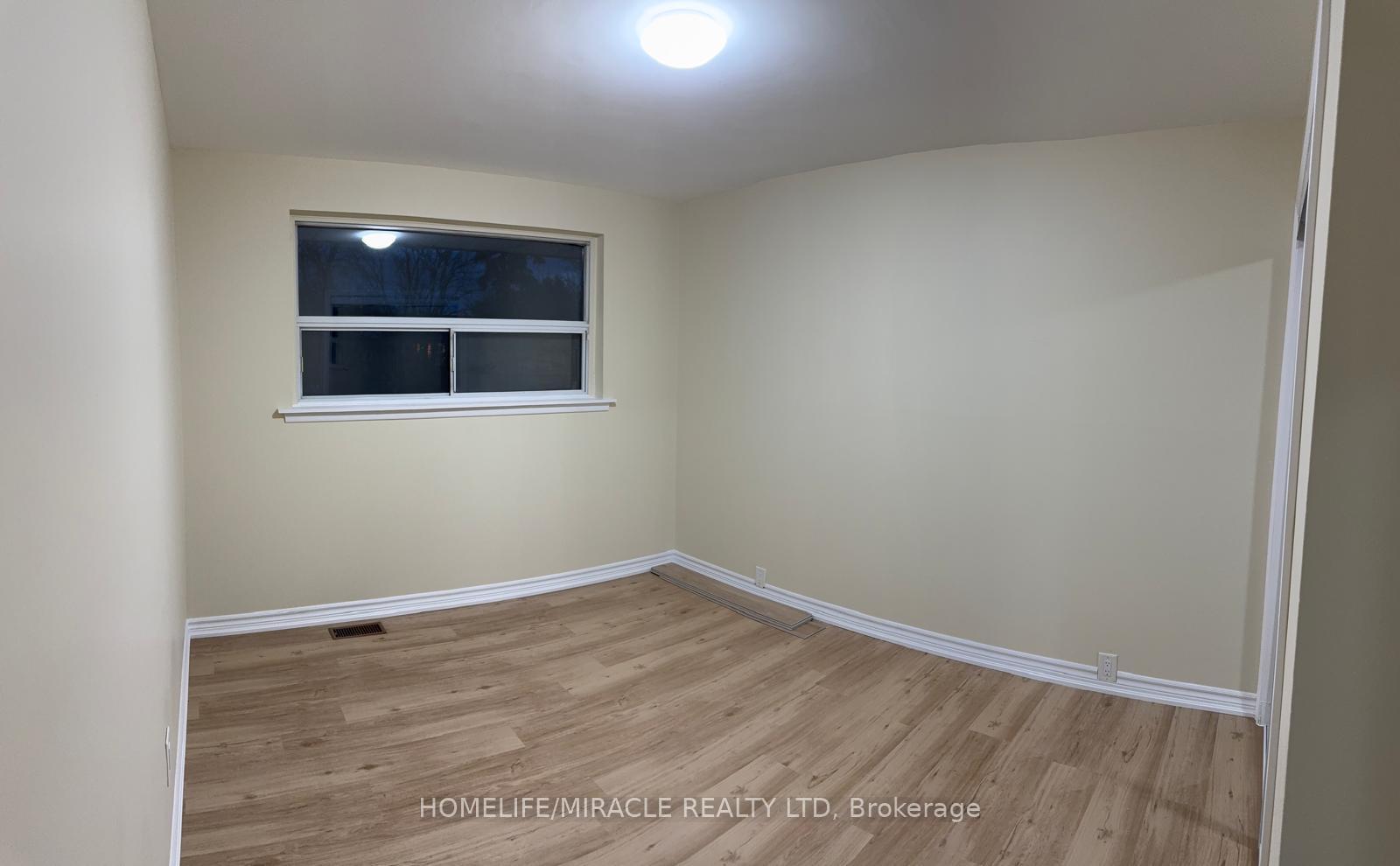 Photo 8 of 28 Alexandria Crescent, Brampton, Avondale — HOMEH
