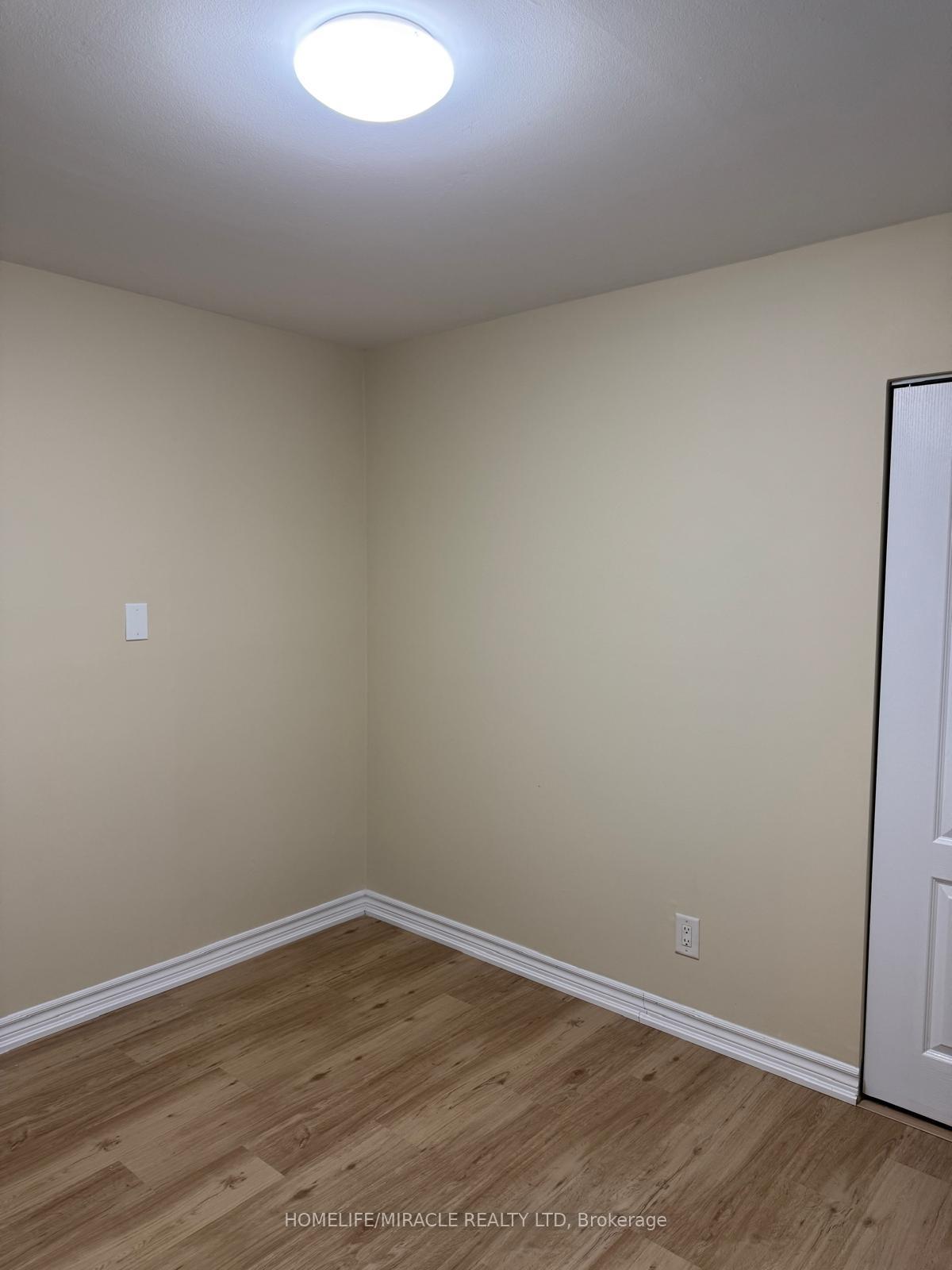 Photo 11 of 28 Alexandria Crescent, Brampton, Avondale — HOMEH