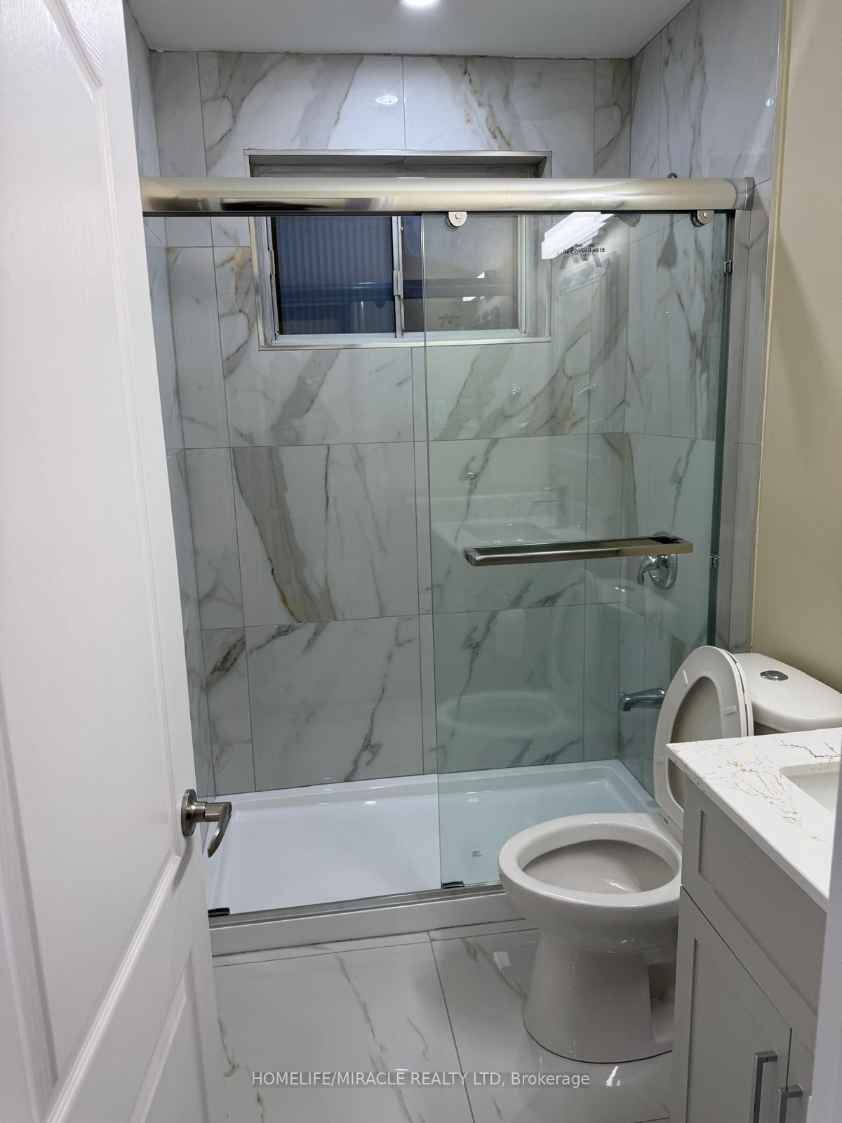 Photo 12 of 28 Alexandria Crescent, Brampton, Avondale — HOMEH