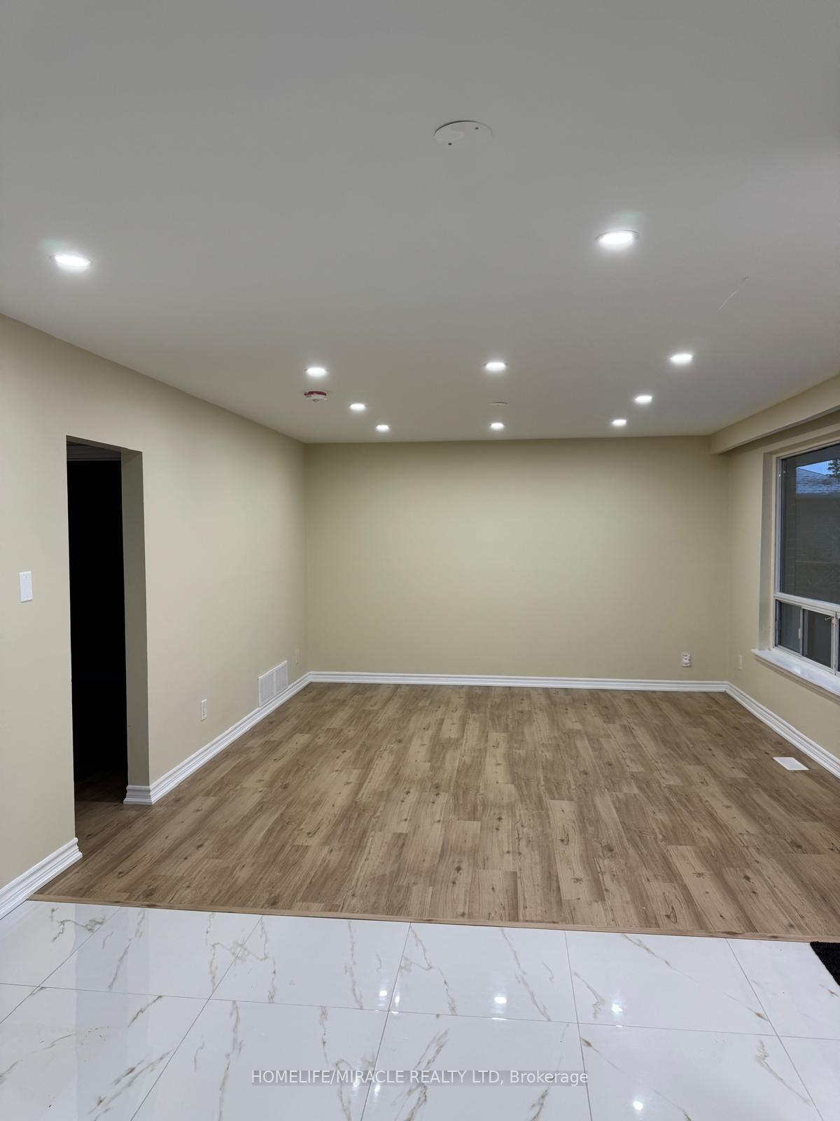 Photo 14 of 28 Alexandria Crescent, Brampton, Avondale — HOMEH