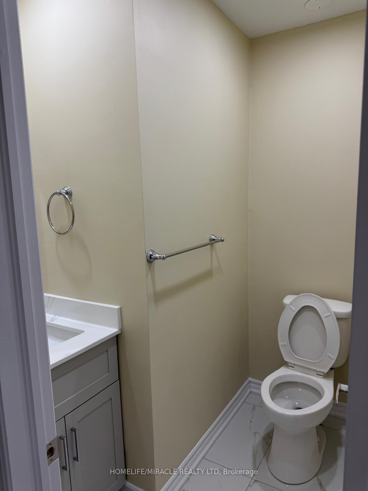 Photo 20 of 28 Alexandria Crescent, Brampton, Avondale — HOMEH