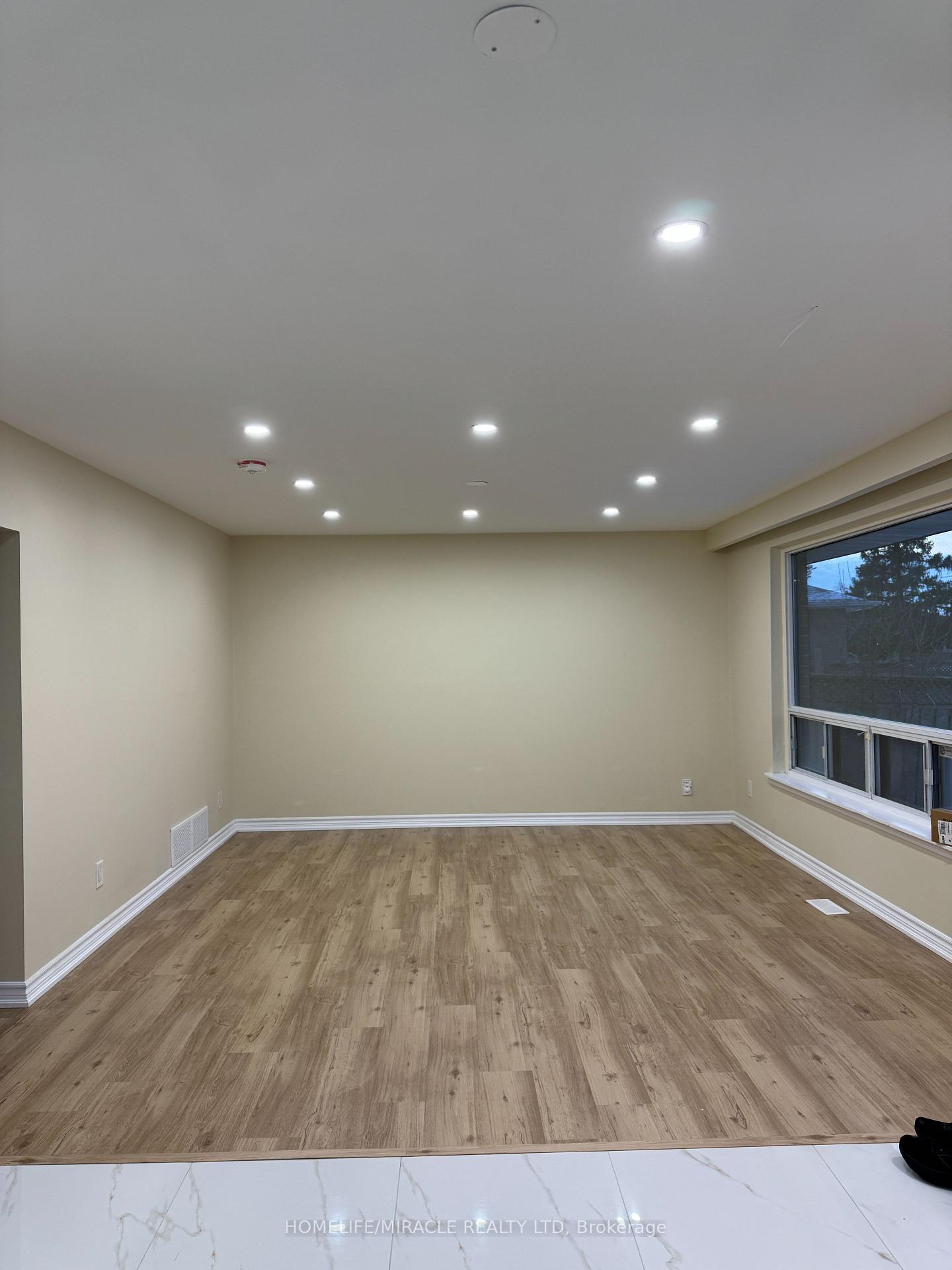 Photo 23 of 28 Alexandria Crescent, Brampton, Avondale — HOMEH