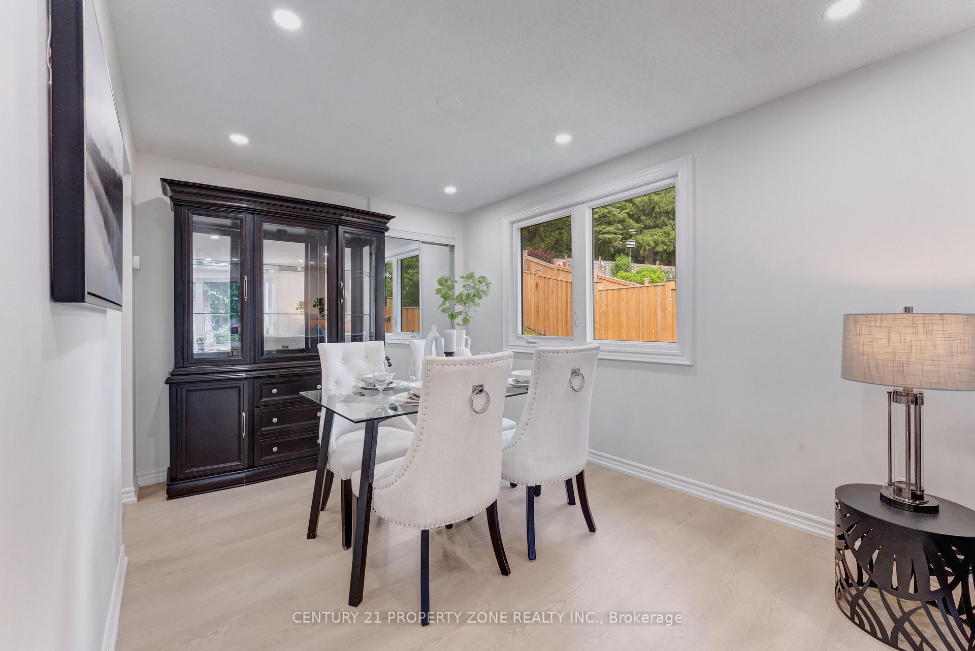 Photo 4 of 102 Hickory Heights Crescent, Kitchener, Forest Hill — HOMEH