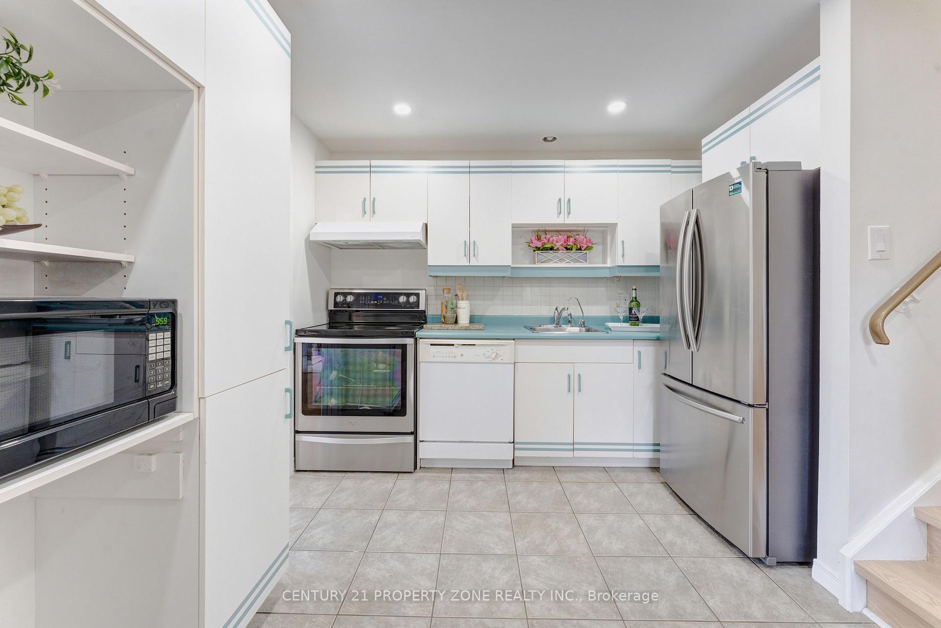 Photo 6 of 102 Hickory Heights Crescent, Kitchener, Forest Hill — HOMEH