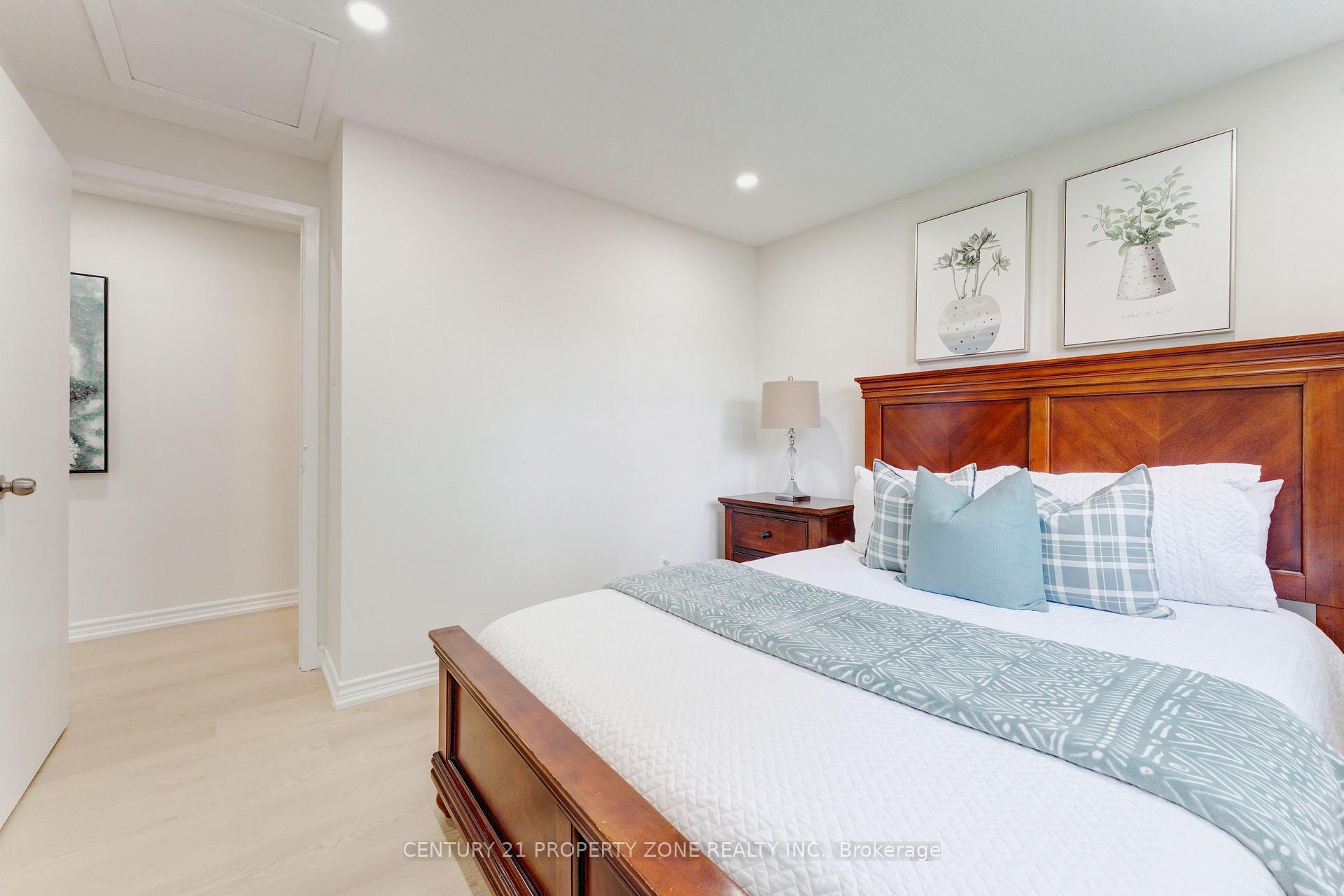 Photo 9 of 102 Hickory Heights Crescent, Kitchener, Forest Hill — HOMEH