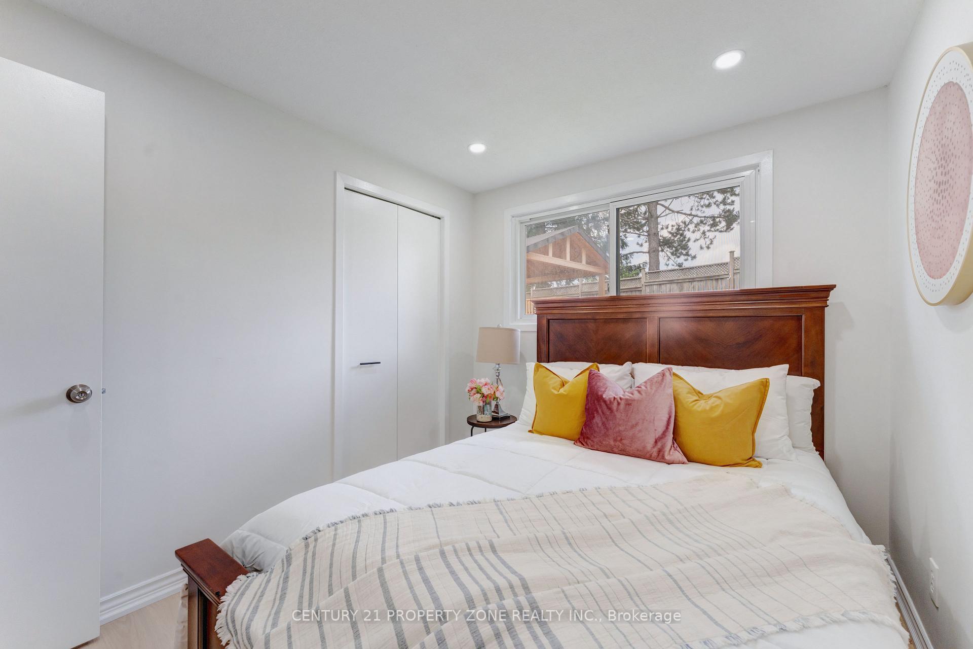 Photo 11 of 102 Hickory Heights Crescent, Kitchener, Forest Hill — HOMEH