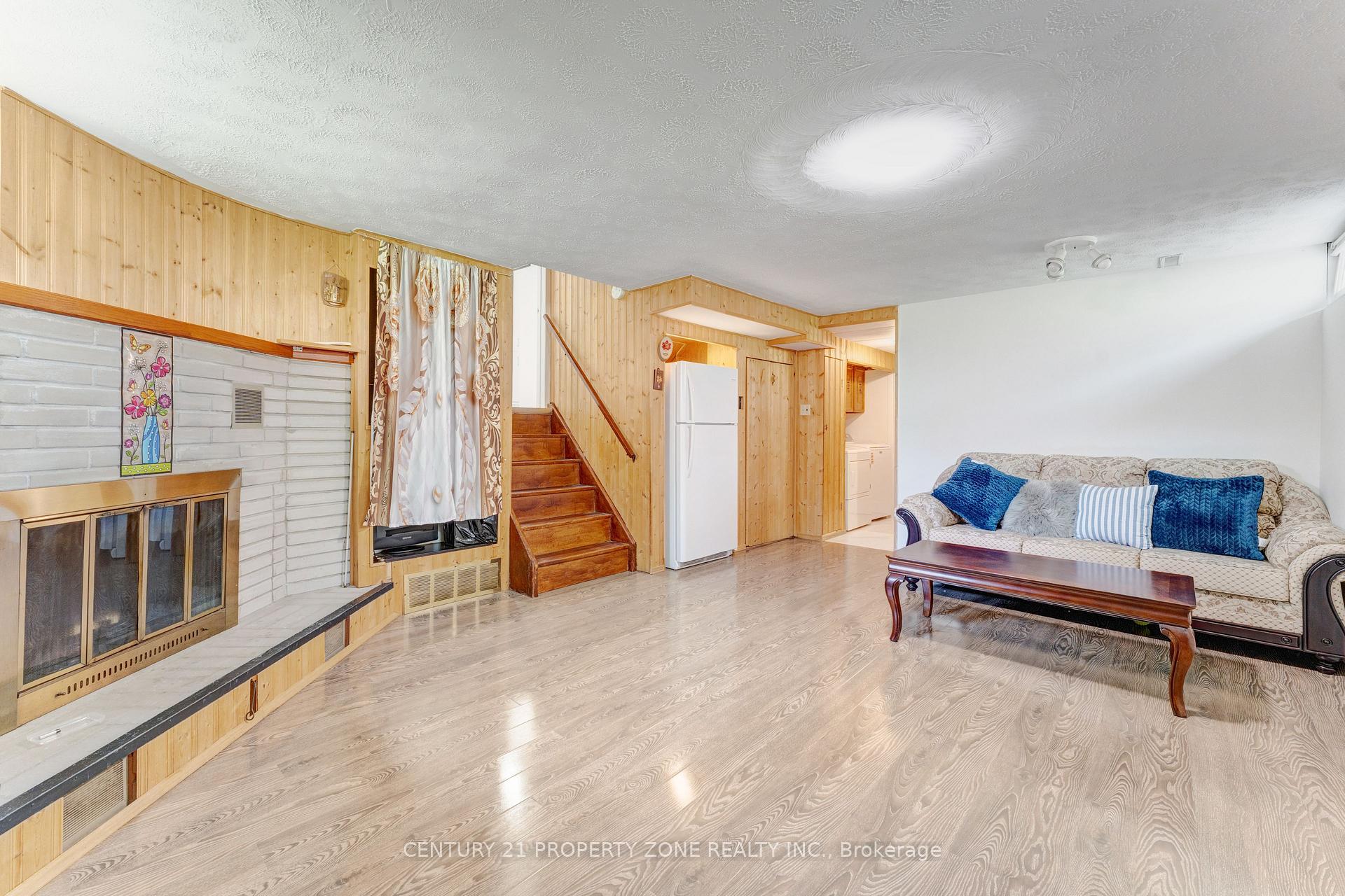 Photo 16 of 102 Hickory Heights Crescent, Kitchener, Forest Hill — HOMEH
