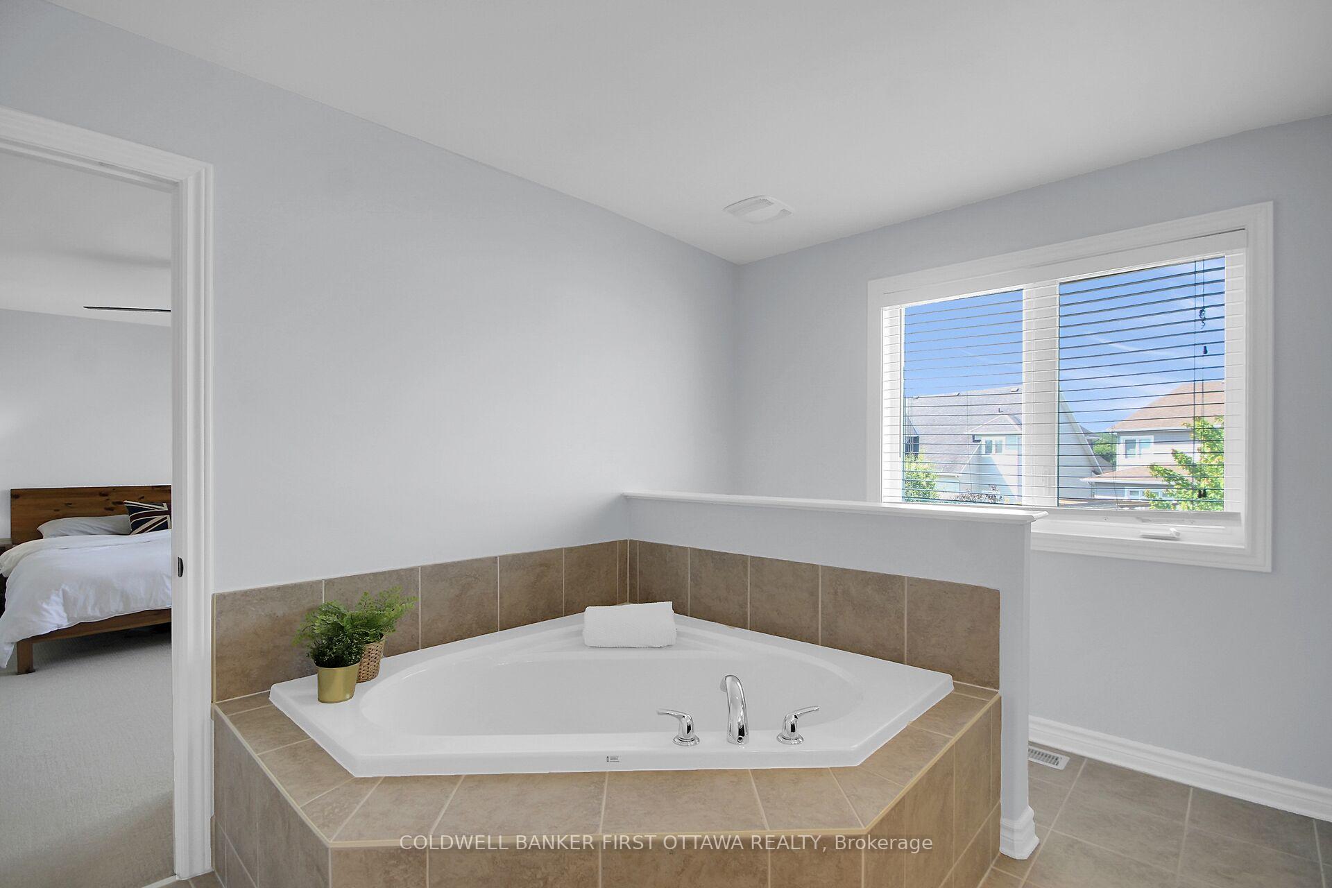 Photo 15 of 104 Gracewood Crescent, Ottawa, Blossom Park/Kemp Park/Findlay Creek — HOMEH
