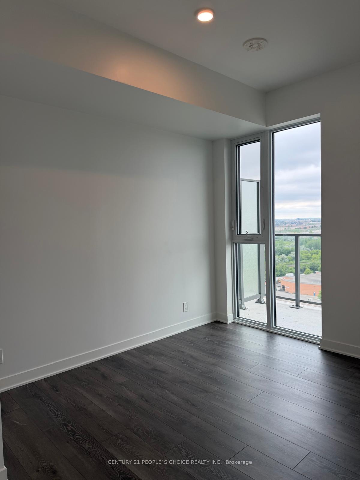 Photo 7 of Unit 1612, 6 Flavelle Trail, Vaughan, Steeles West Industrial — HOMEH