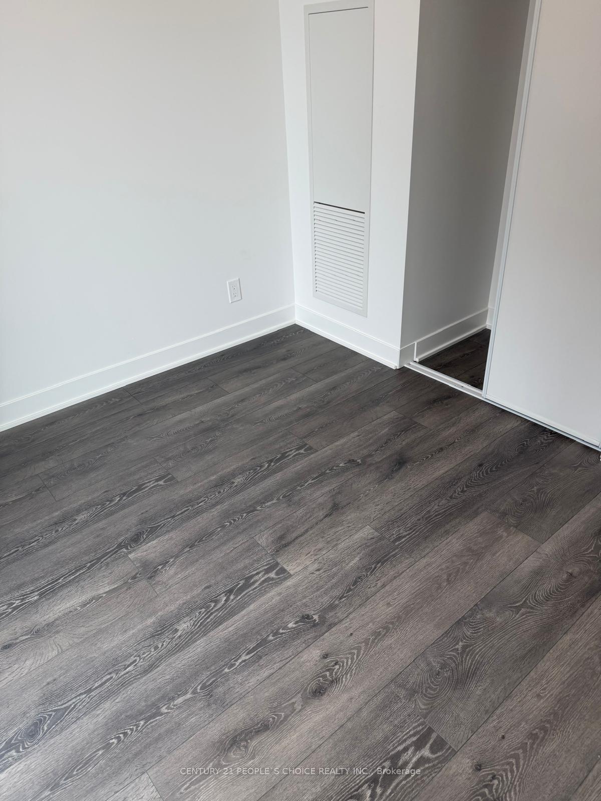 Photo 8 of Unit 1612, 6 Flavelle Trail, Vaughan, Steeles West Industrial — HOMEH