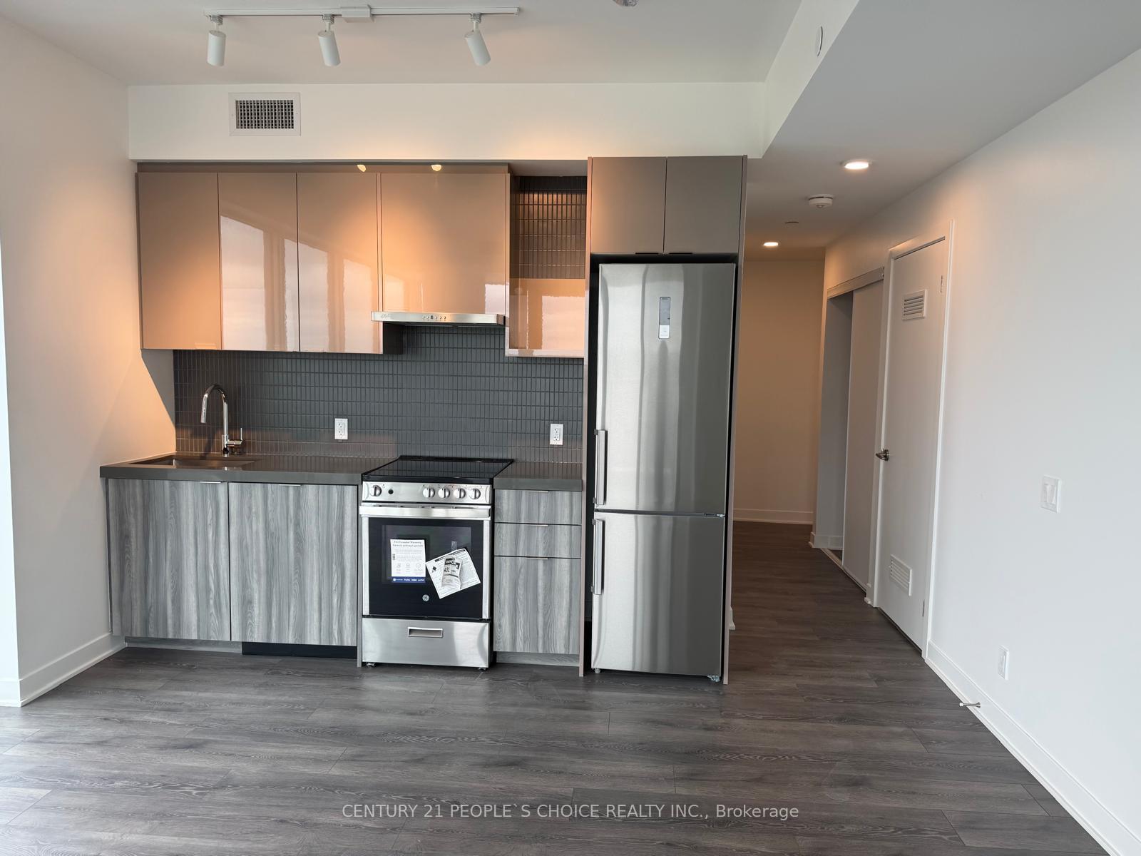 Photo 10 of Unit 1612, 6 Flavelle Trail, Vaughan, Steeles West Industrial — HOMEH
