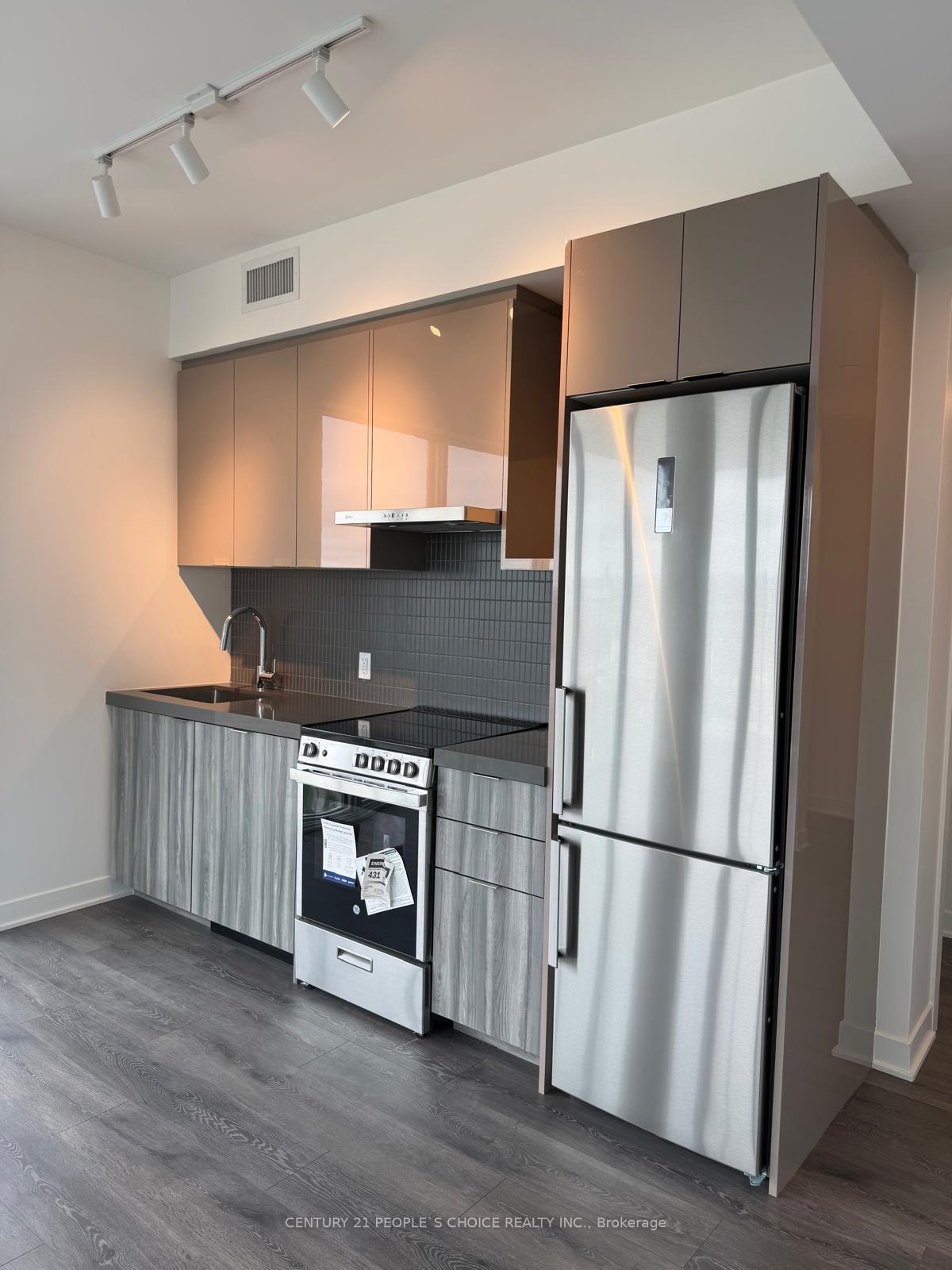 Photo 12 of Unit 1612, 6 Flavelle Trail, Vaughan, Steeles West Industrial — HOMEH