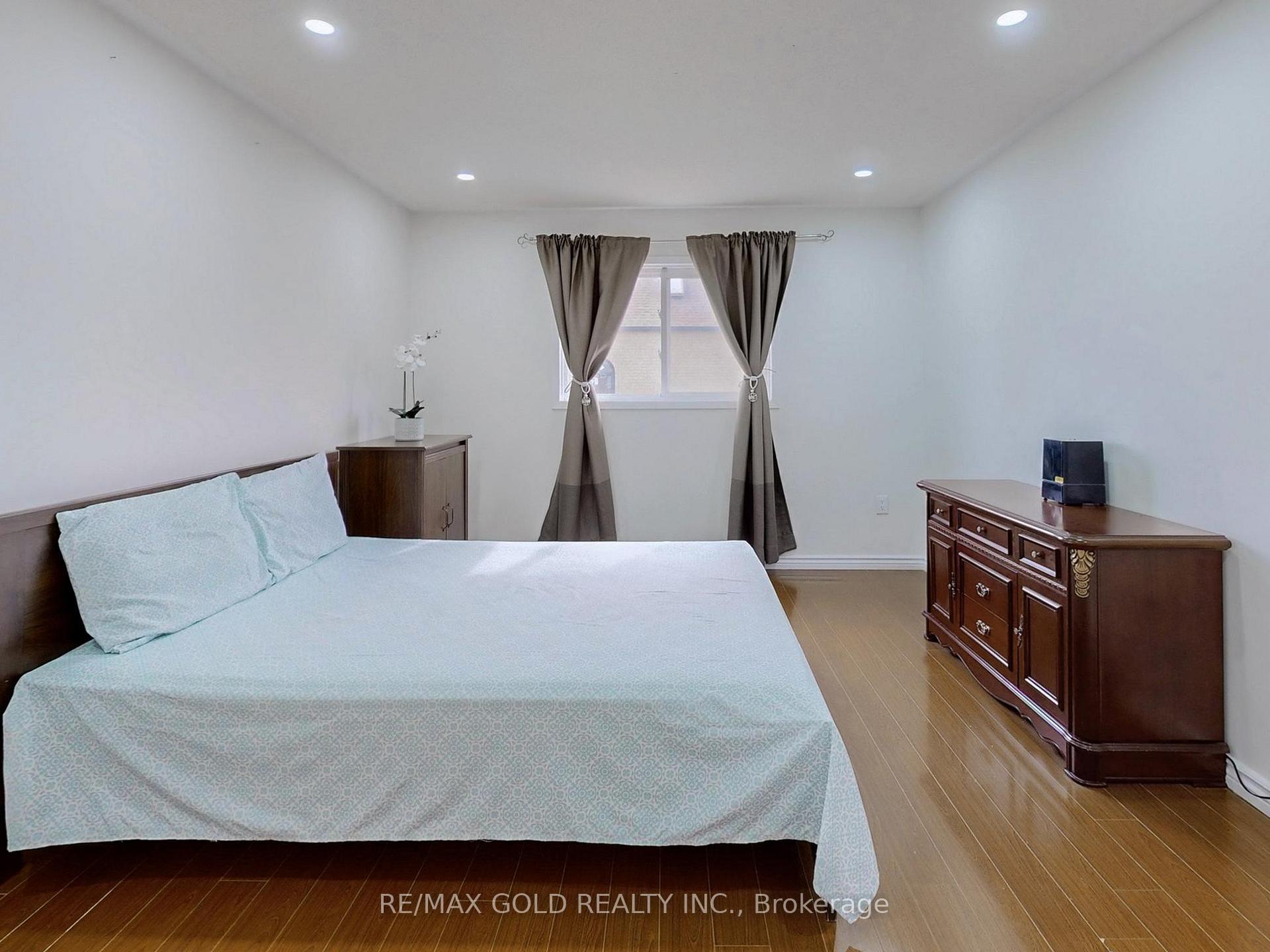 Photo 12 of 4 Treepark Street, Brampton, Sandringham-Wellington — HOMEH