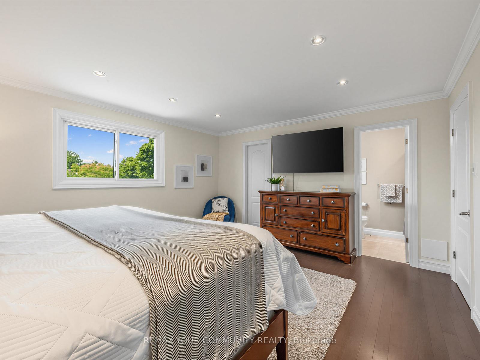 Photo 12 of 205 Glen Hill Drive, Whitby, Blue Grass Meadows — HOMEH