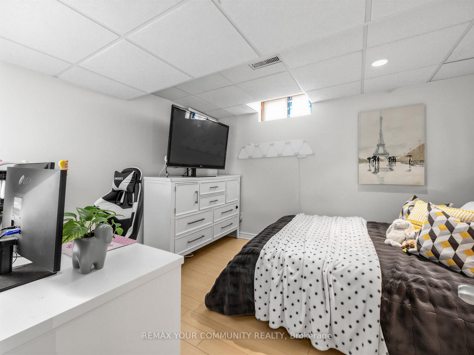 Photo 18 of 205 Glen Hill Drive, Whitby, Blue Grass Meadows — HOMEH