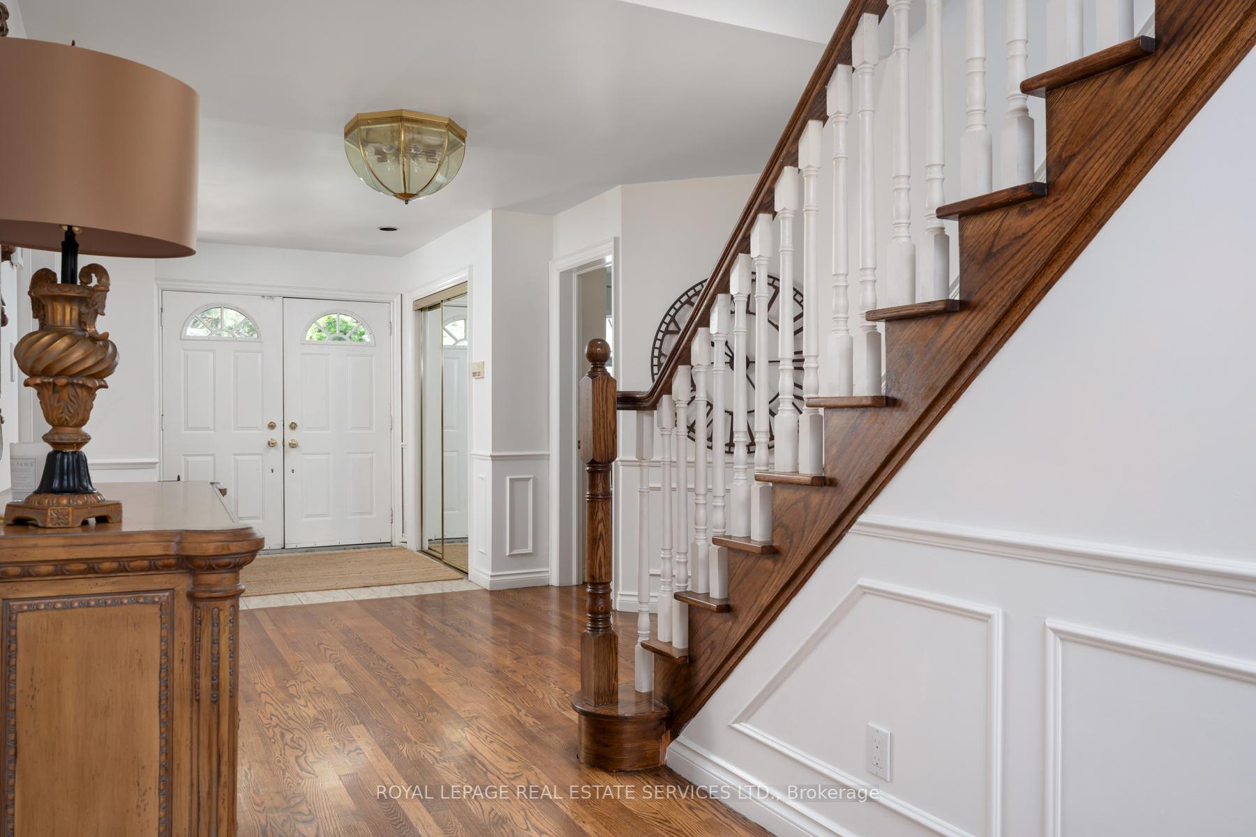 Photo 3 of 33 Lynnhaven Road, Toronto, Englemount-Lawrence — HOMEH